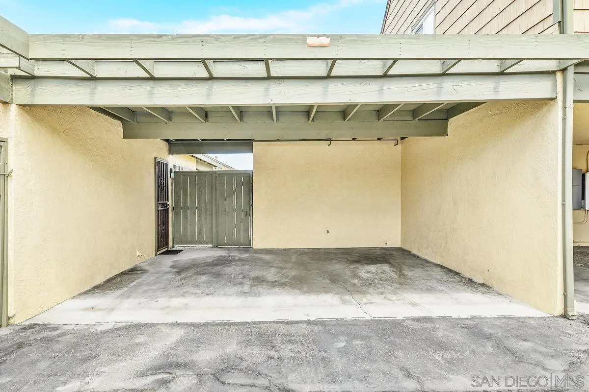 https://cdn.realtyfeed.com/cdn/127/260020830/e6b9607952a74c26e8f051fd58441860.webp