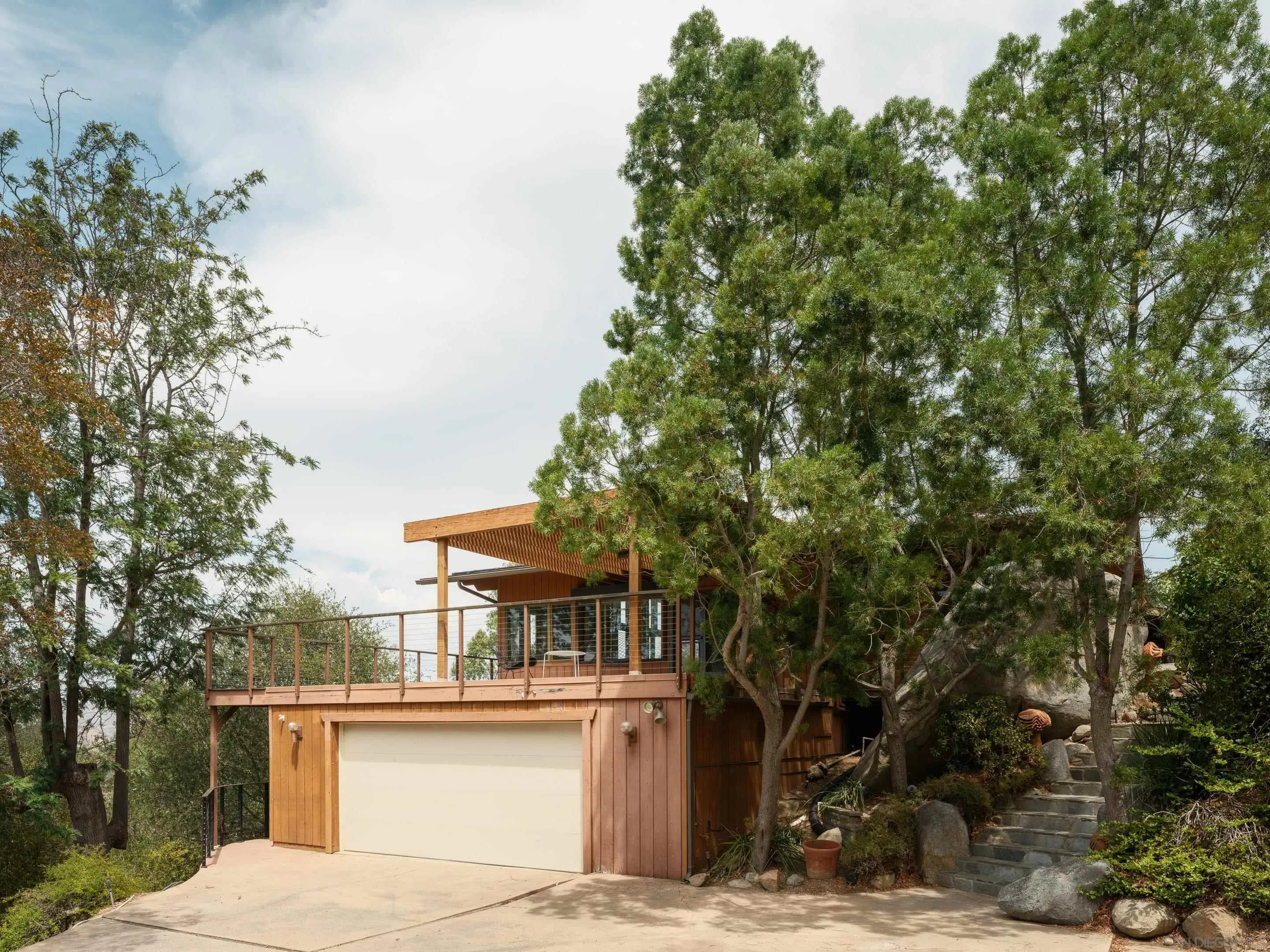 https://cdn.realtyfeed.com/cdn/127/260020832/bfd9aae447c9432f7e054d04663f9328.webp
