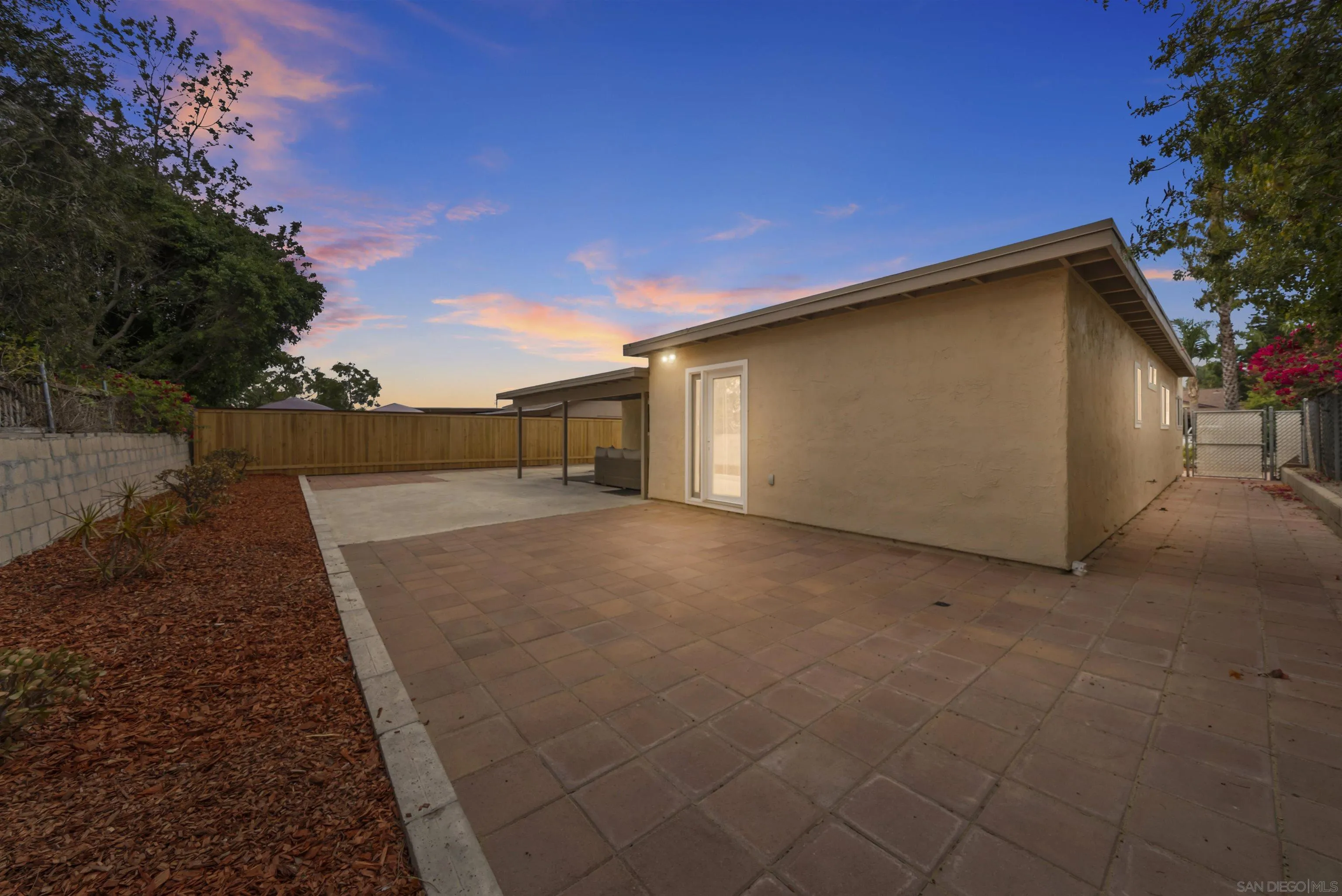 https://cdn.realtyfeed.com/cdn/127/260020833/09dbf62081d9d561e226aa3eff68bec1.webp