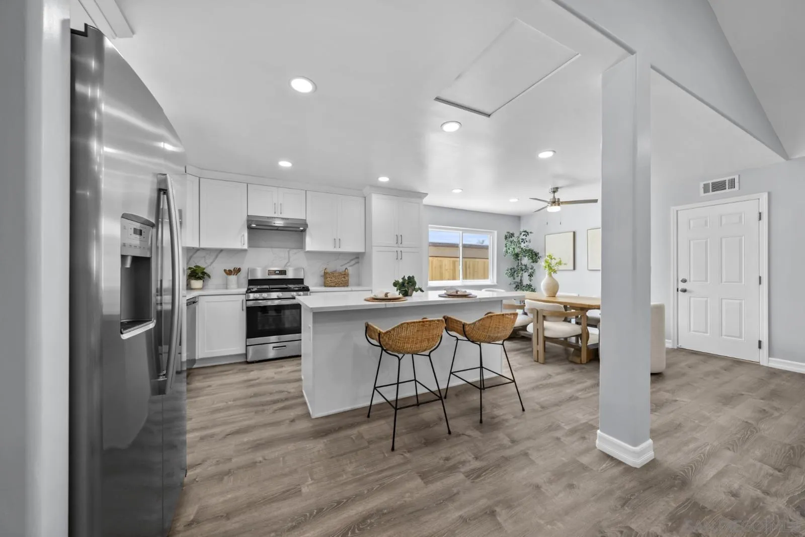 https://cdn.realtyfeed.com/cdn/127/260020833/71821590b5fc8897d86b434ef558d9e4.webp