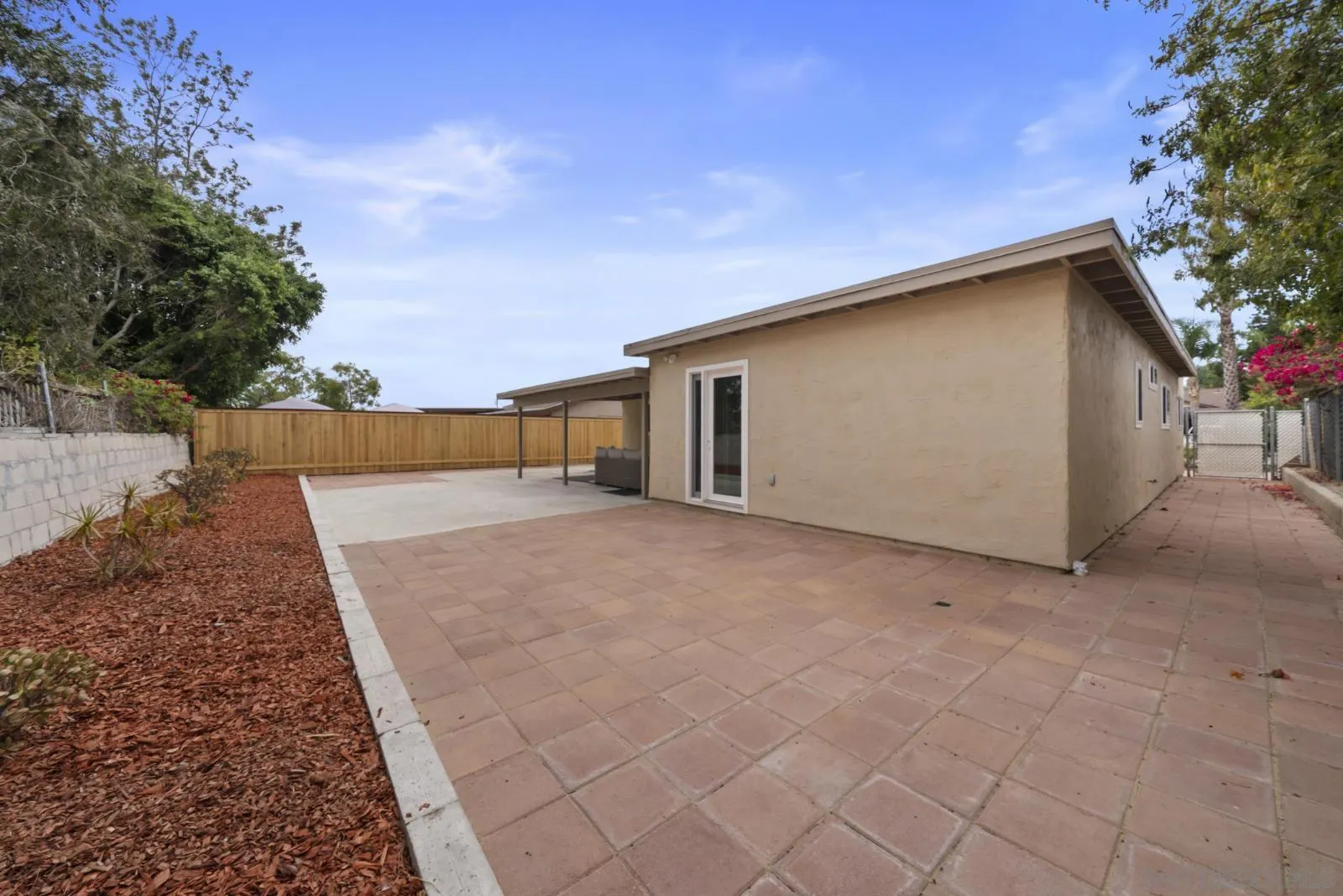 https://cdn.realtyfeed.com/cdn/127/260020833/afdd8a3b1e15b21aff54b041c8cebd79.webp
