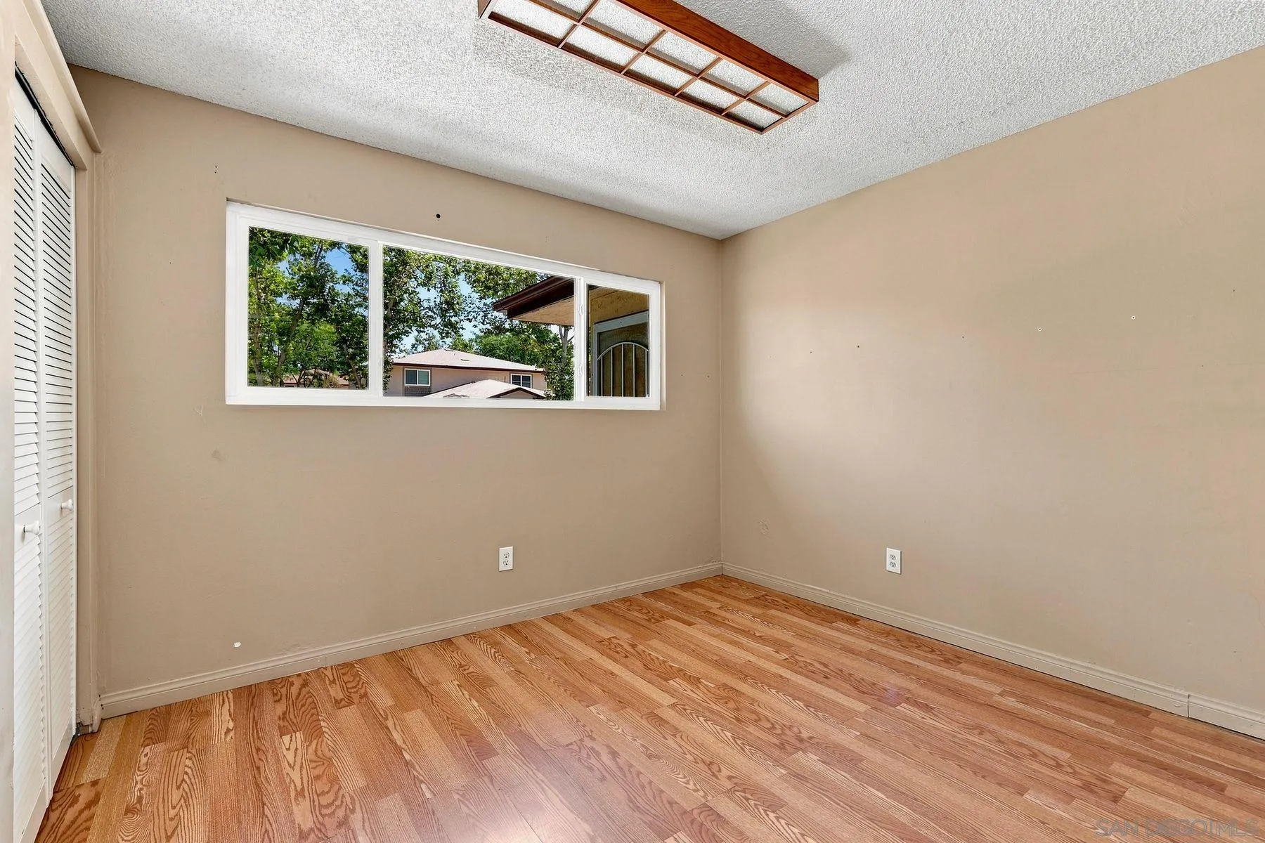 https://cdn.realtyfeed.com/cdn/127/260020834/2f1e4fb2ed3806bbdfdf7e8025011c19.webp