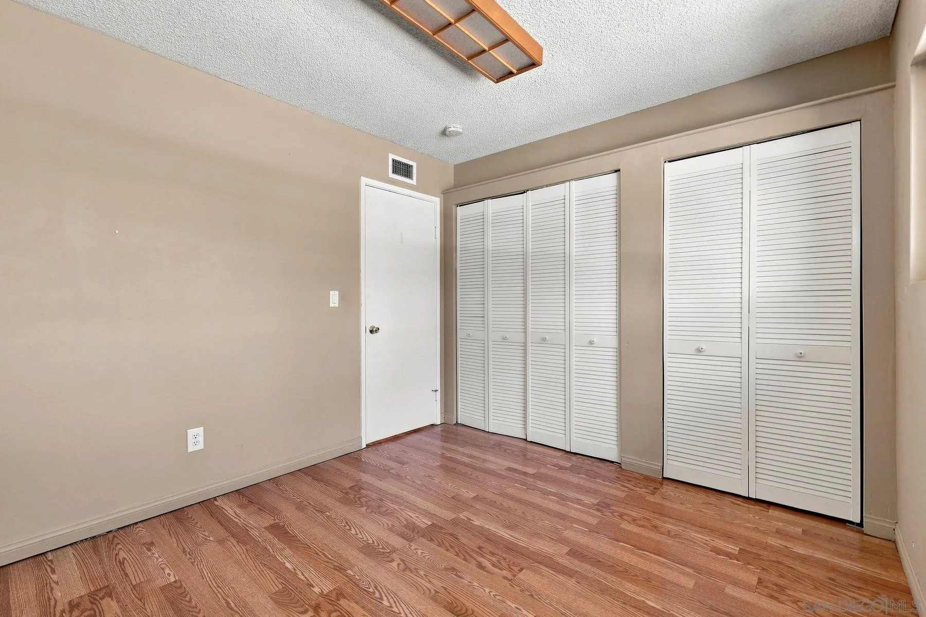 https://cdn.realtyfeed.com/cdn/127/260020834/488870cc13c911aad9d009546ef95fb7.webp