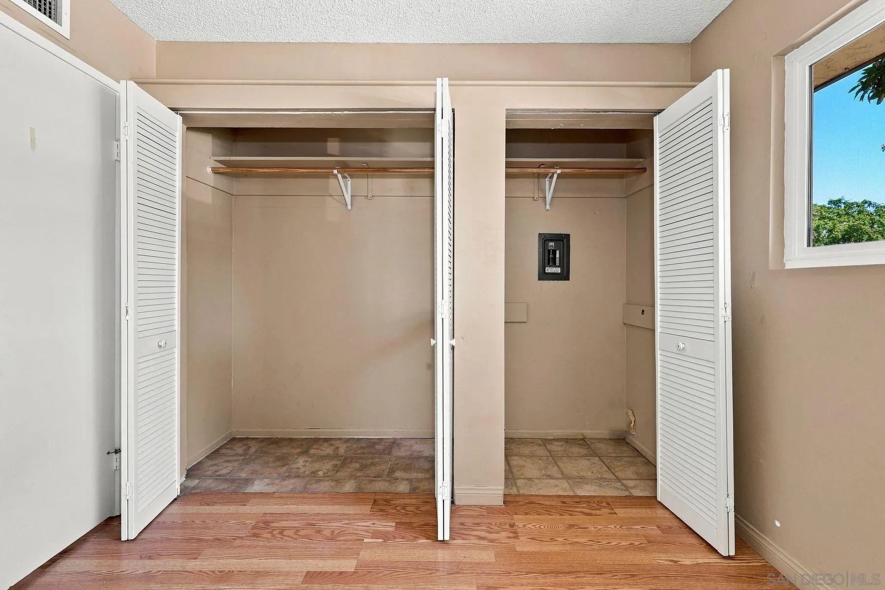 https://cdn.realtyfeed.com/cdn/127/260020834/a9b558dab73becc430e3bed94346fd06.webp