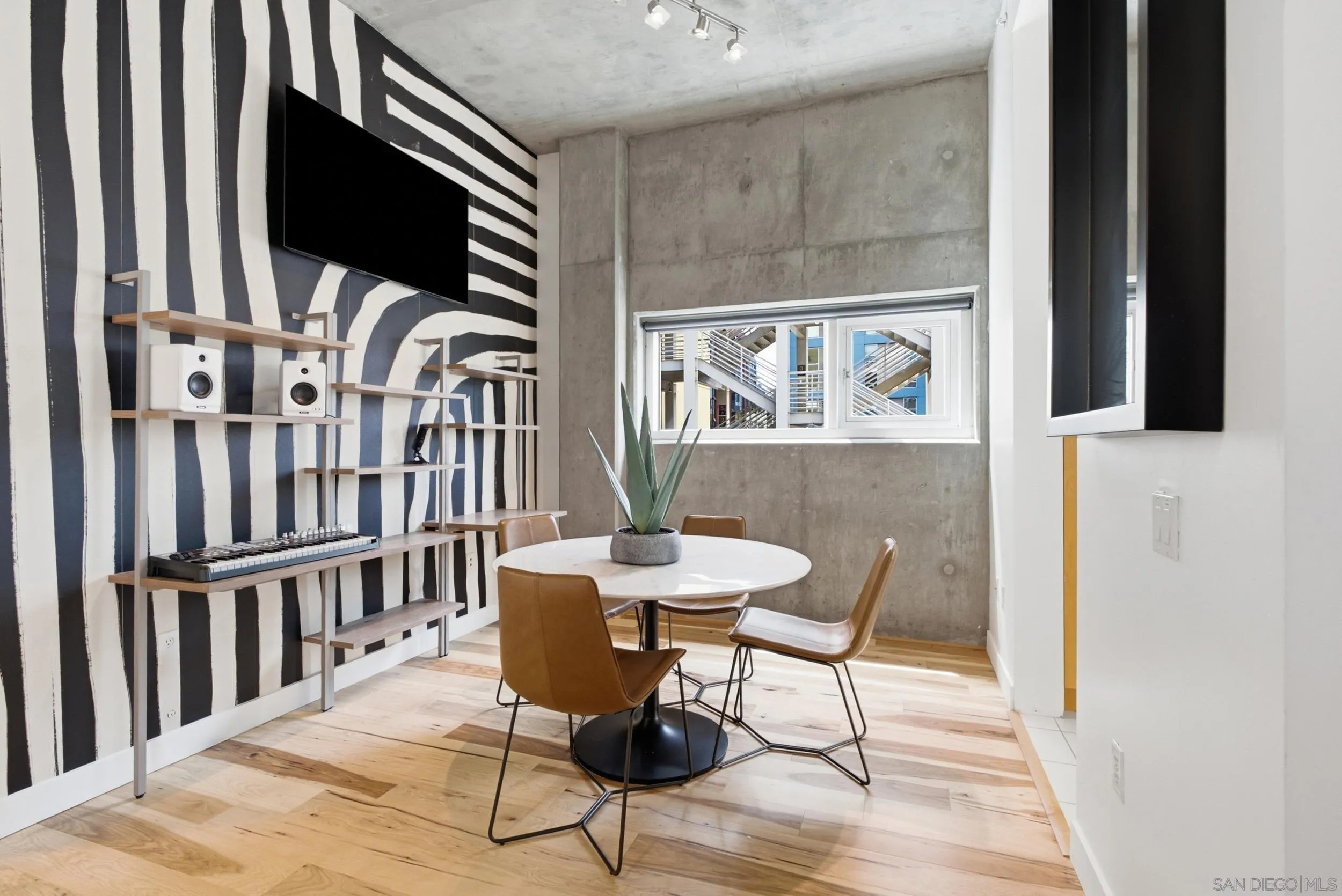 https://cdn.realtyfeed.com/cdn/127/260020835/bba45646fb0aa723b321c9c2eb95432c.webp