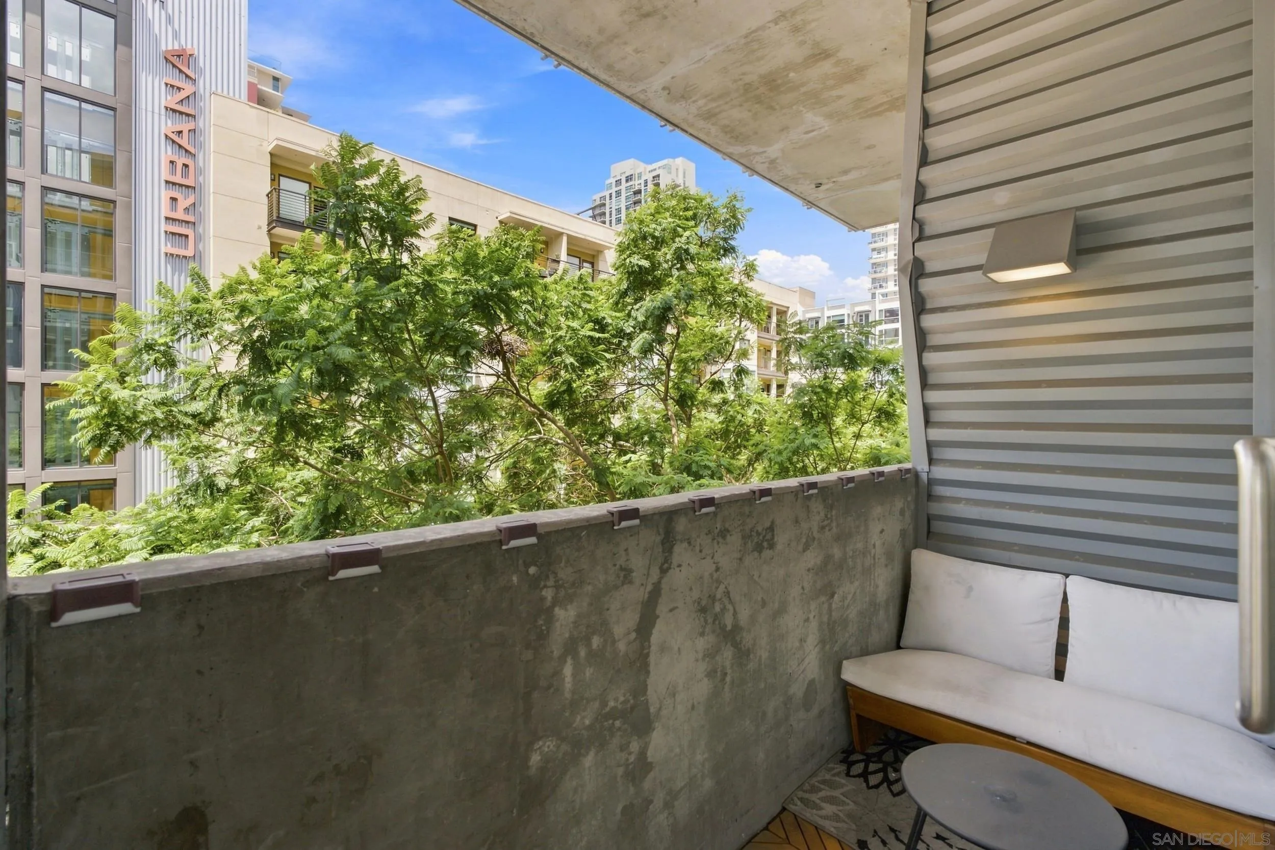 https://cdn.realtyfeed.com/cdn/127/260020835/cfe35b1c97ca7642bae75eeff460765b.webp