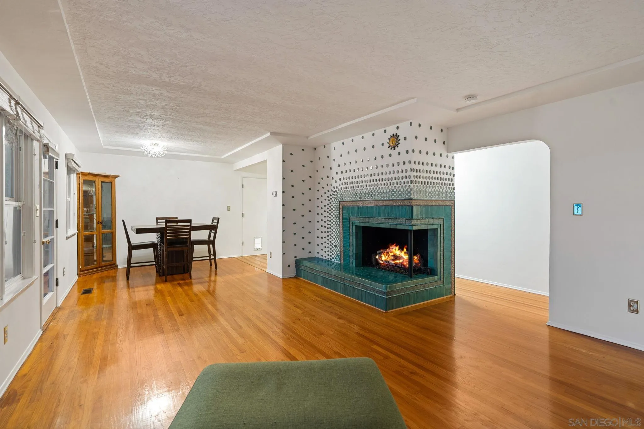 https://cdn.realtyfeed.com/cdn/127/260020836/04611932c042042224acccfc4cd4f6f4.webp