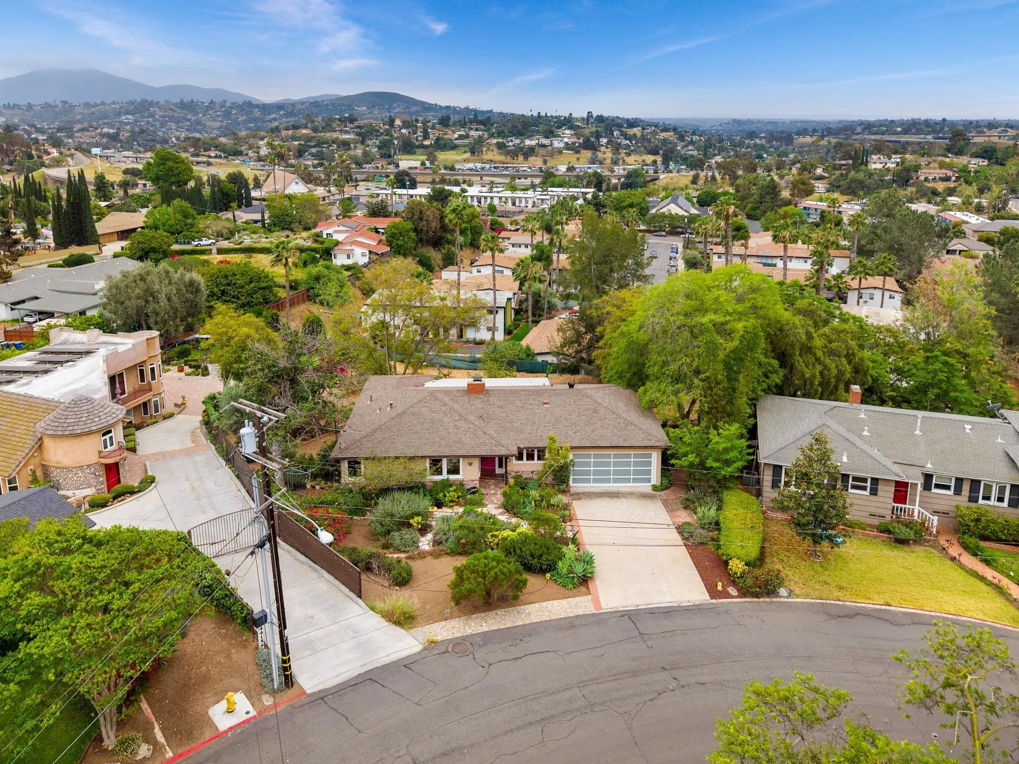 https://cdn.realtyfeed.com/cdn/127/260020836/28cf96c0a28e7971ffd1c15a3f412c42.webp