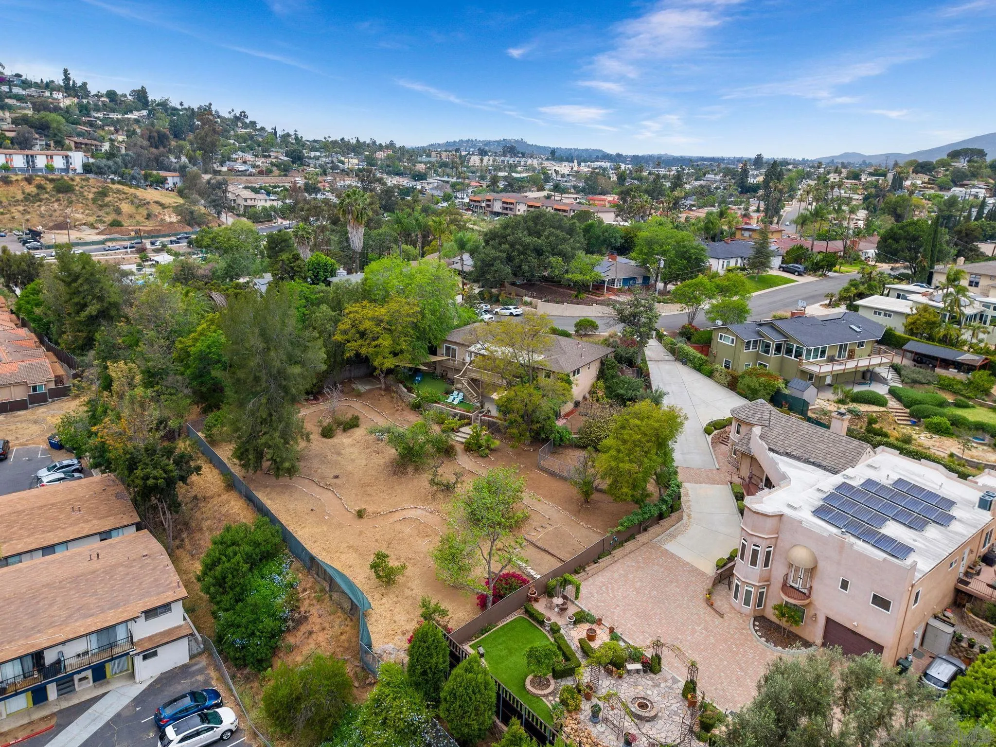 https://cdn.realtyfeed.com/cdn/127/260020836/db6350f1771eaa520cb03d1e3b2159b3.webp