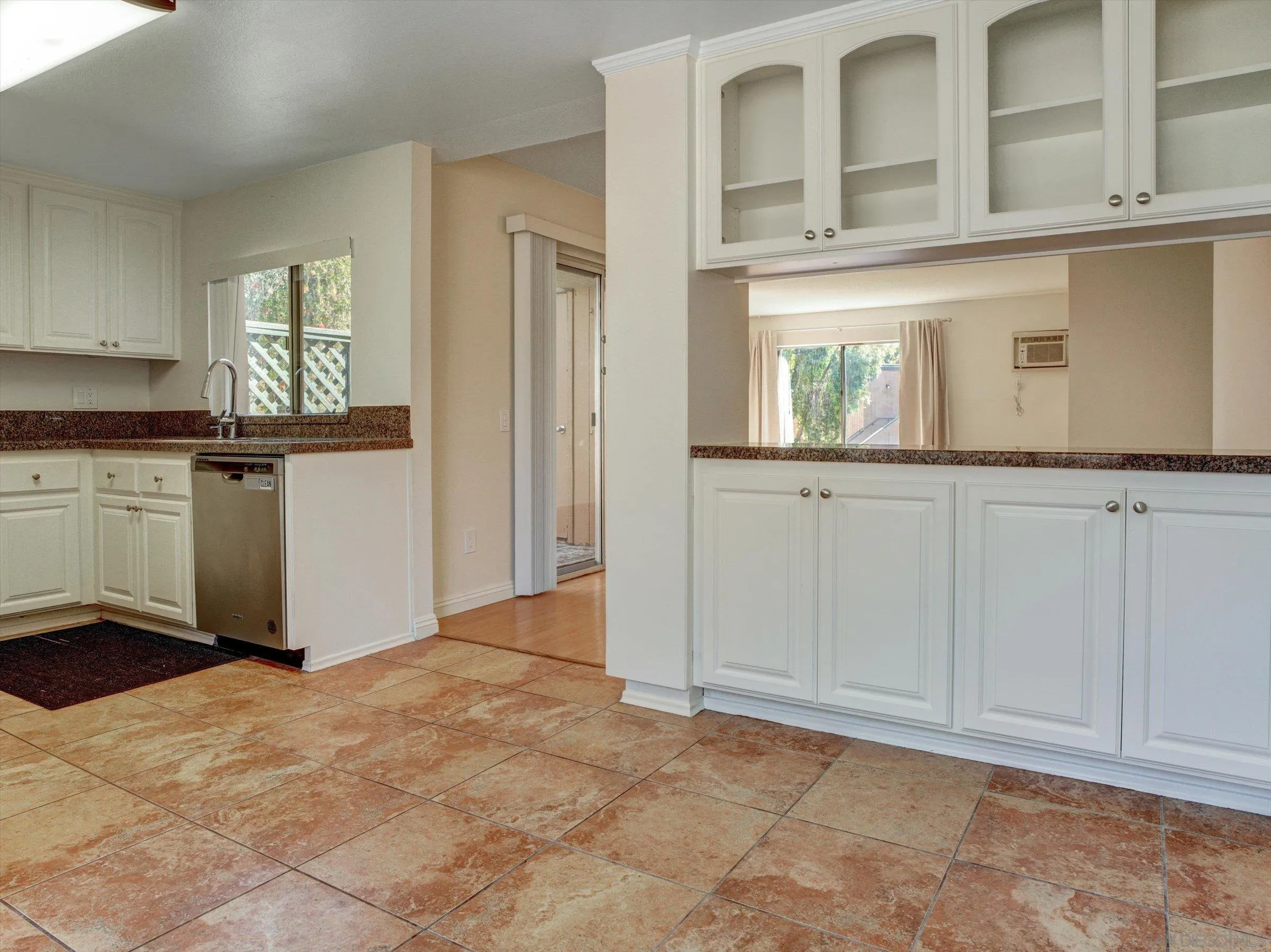 https://cdn.realtyfeed.com/cdn/127/260020839/a2f33f15702a1b8f577218ce24b19645.webp