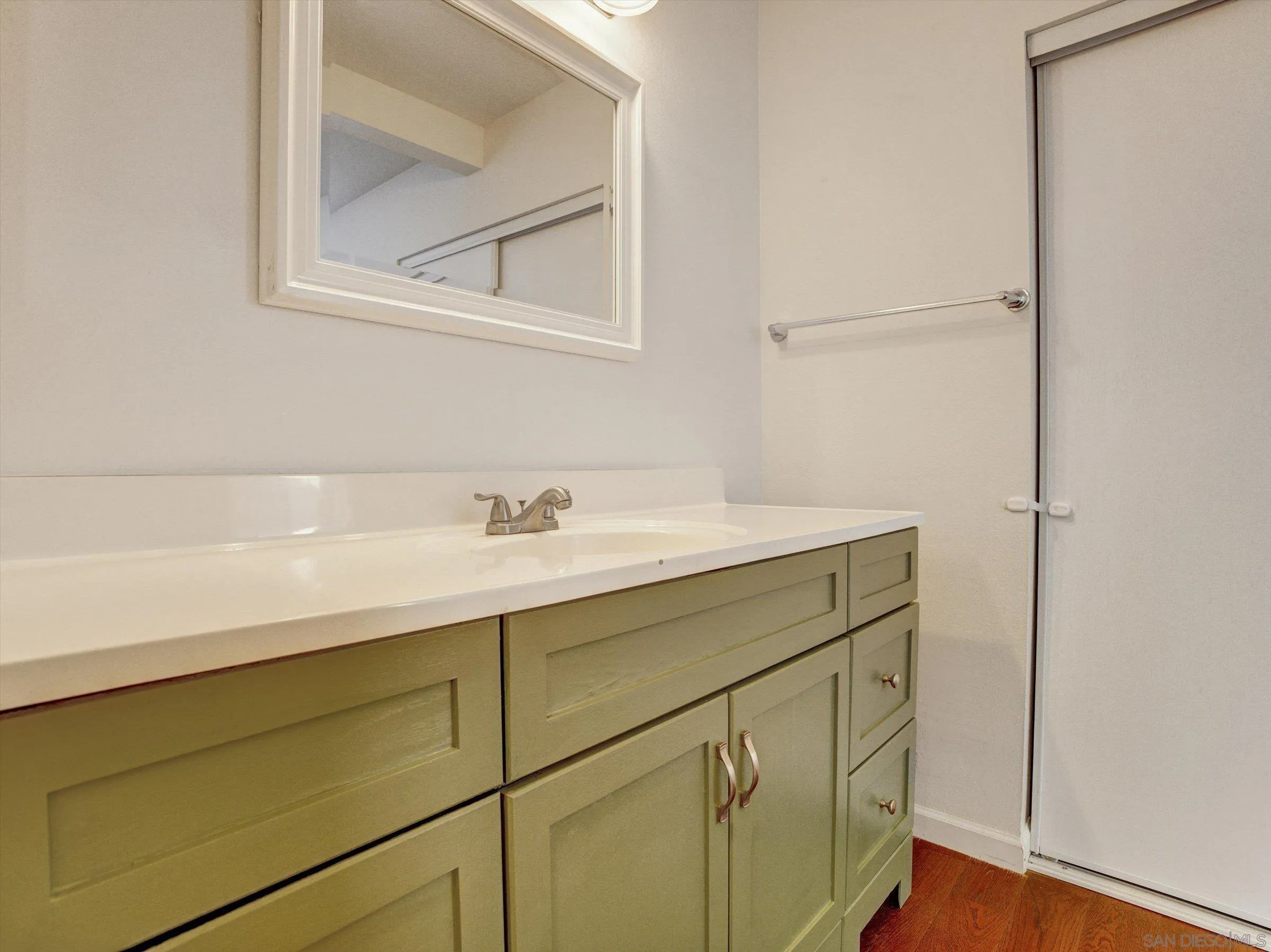 https://cdn.realtyfeed.com/cdn/127/260020839/fef9b8fcd6acdeb1aec7d0d75db4f69e.webp