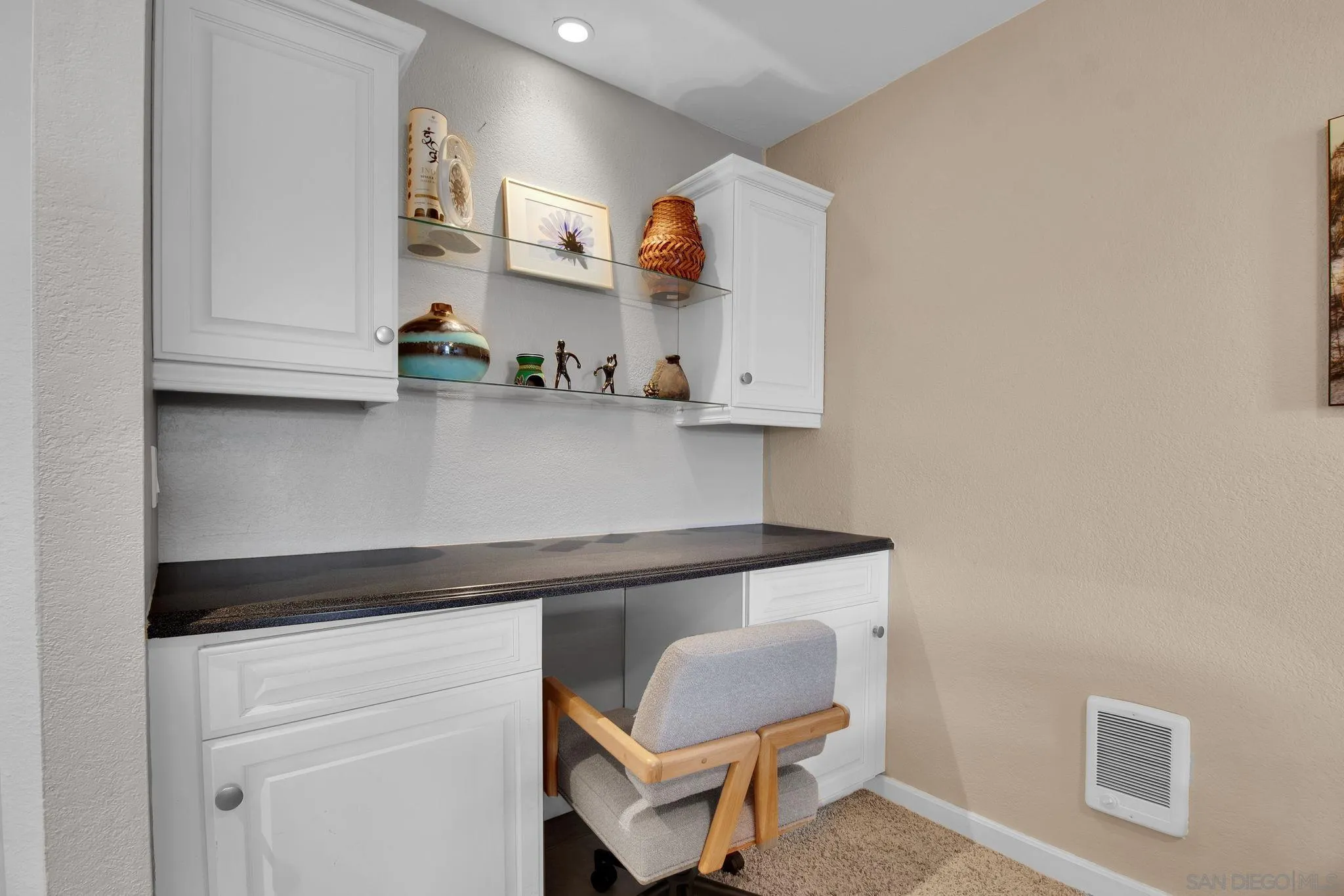 https://cdn.realtyfeed.com/cdn/127/260020841/d2da516558368a5607de8d3ebce38c42.webp