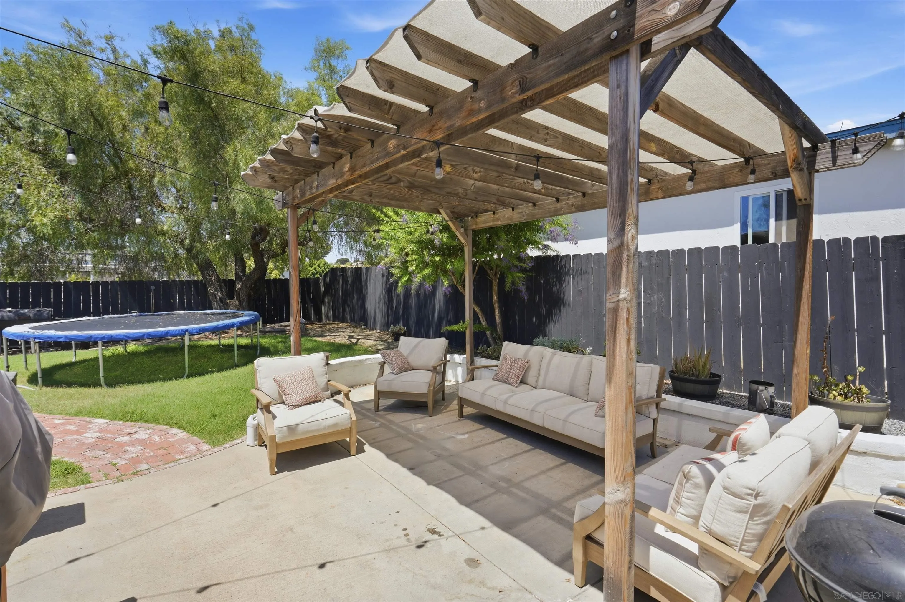 https://cdn.realtyfeed.com/cdn/127/260020844/672c9f0767e41bdae711af4d60f60e12.webp