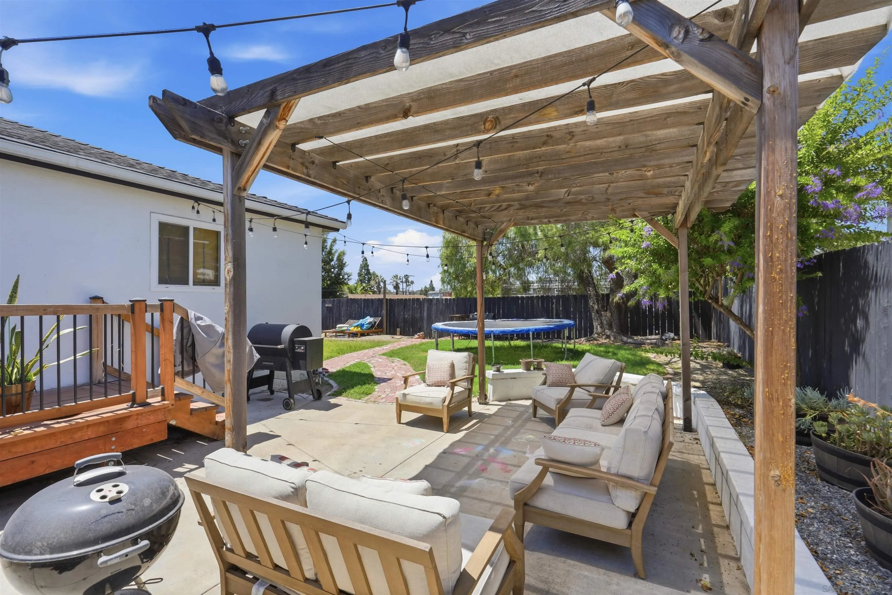 https://cdn.realtyfeed.com/cdn/127/260020844/eab2f34e041d8a0c6e3388ba3ac3bd08.webp