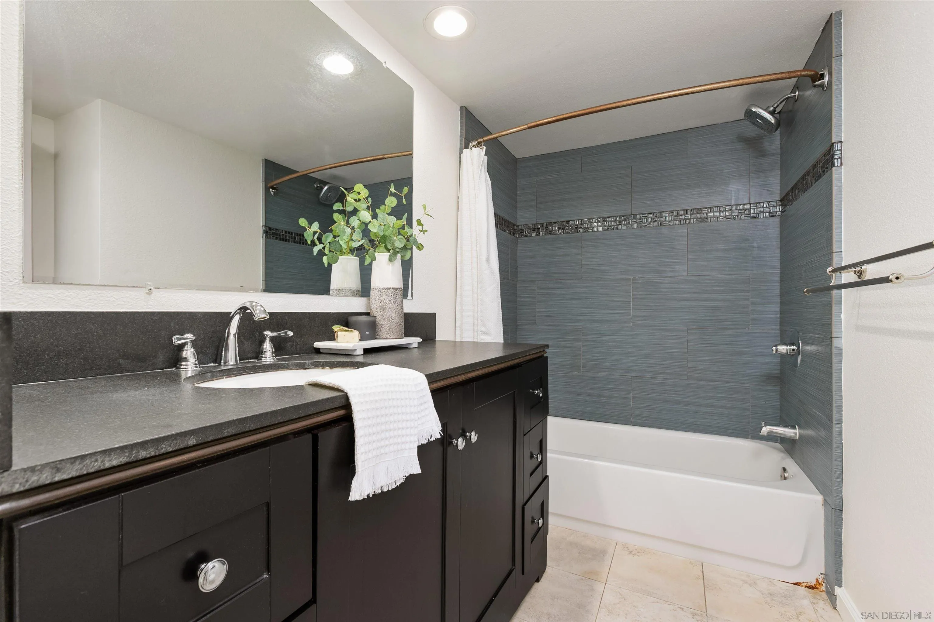 https://cdn.realtyfeed.com/cdn/127/260020846/b9599219df551de32a83ac7962e1ea5e.webp
