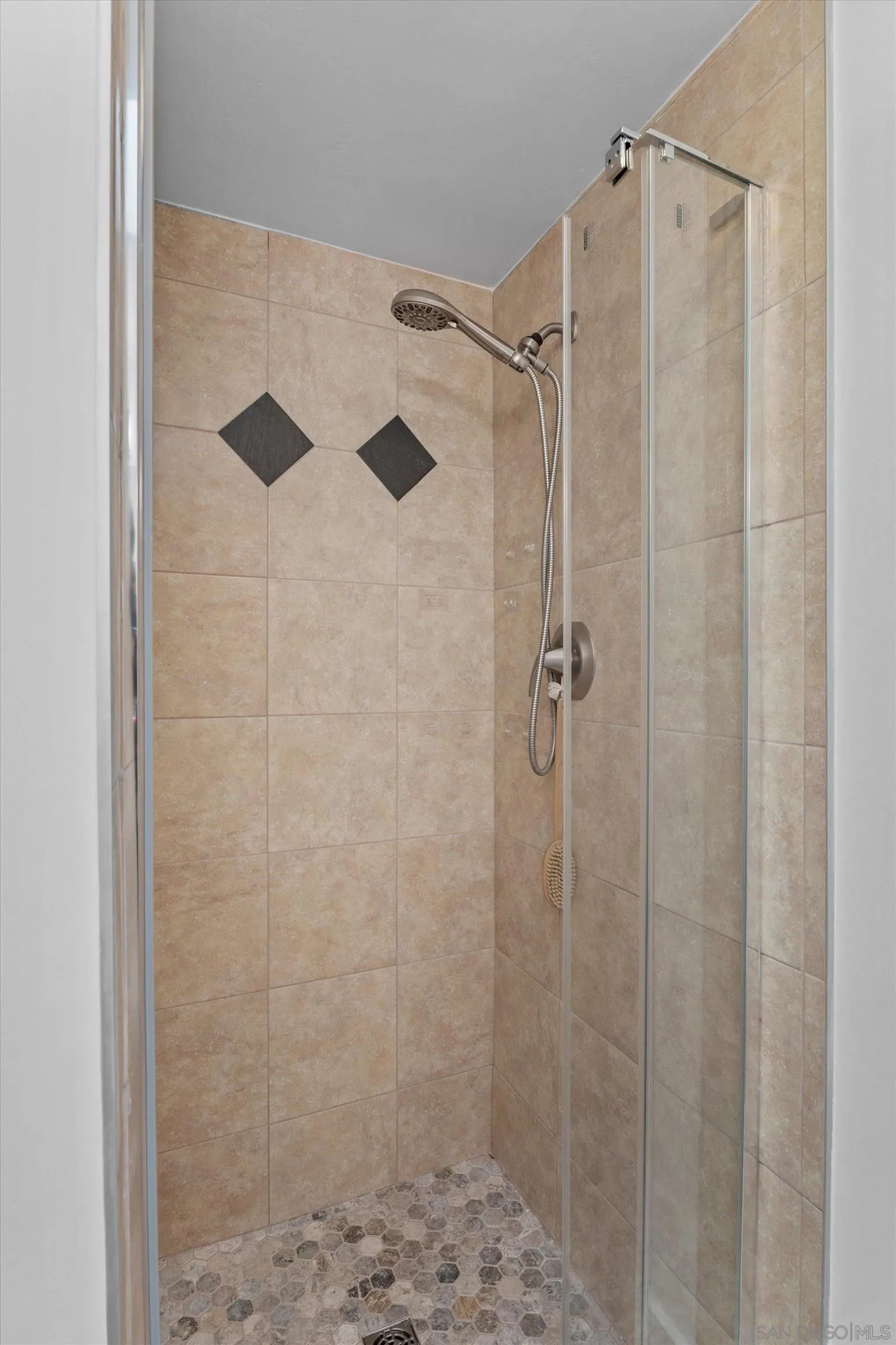 https://cdn.realtyfeed.com/cdn/127/260020847/006593256a47a98ec57b2a79e2809ddd.webp