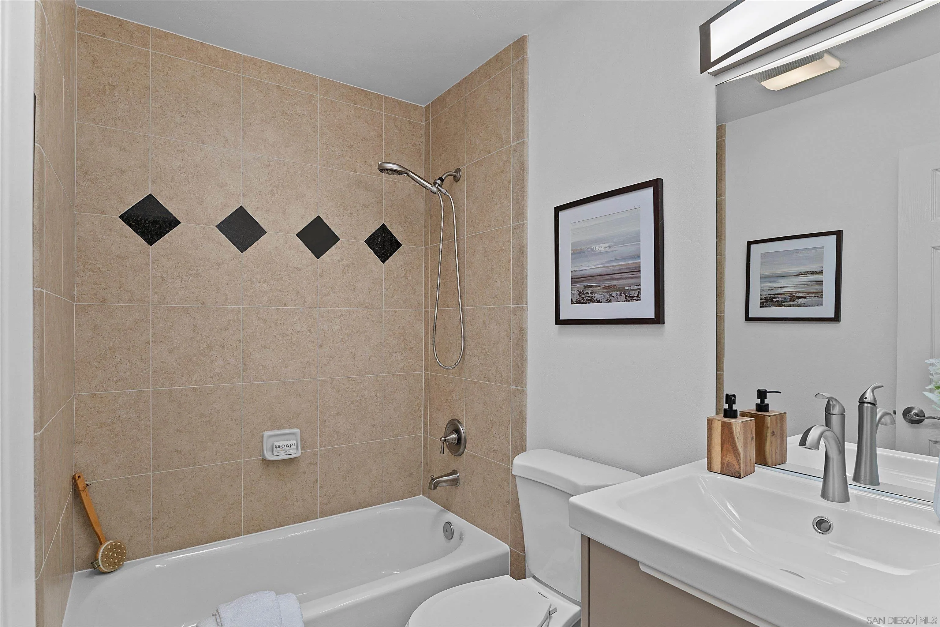 https://cdn.realtyfeed.com/cdn/127/260020847/35505f152303a45552be8f89757f87d7.webp
