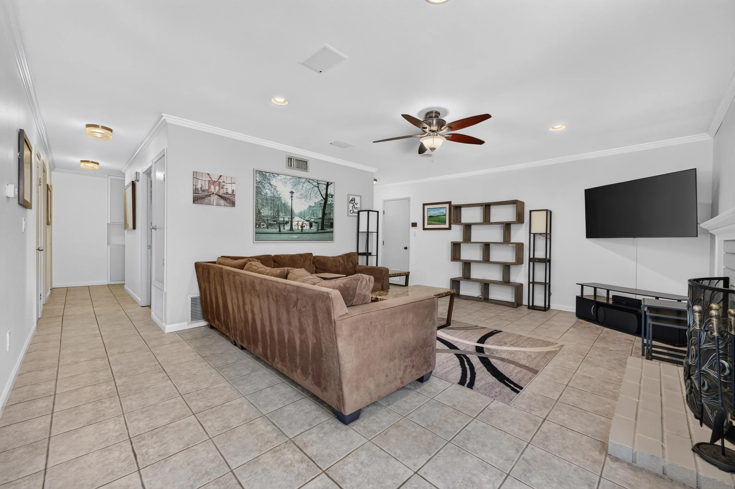 https://cdn.realtyfeed.com/cdn/127/260020850/280570dbd98479ea8add4dfb9709bc63.webp