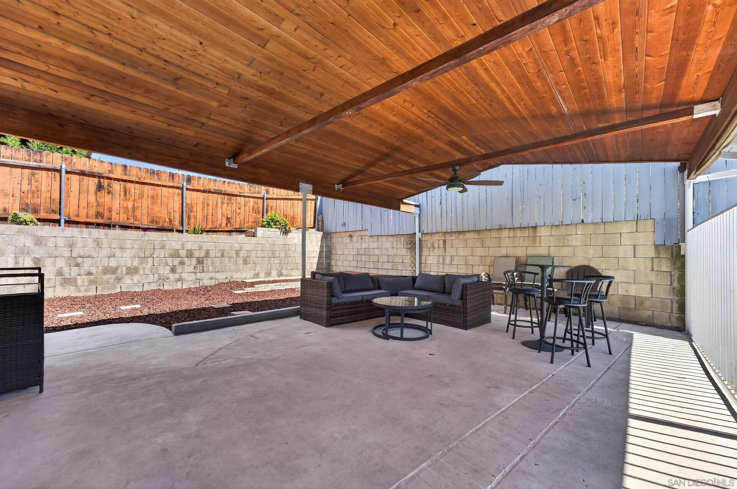 https://cdn.realtyfeed.com/cdn/127/260020850/41427eadb32c08076cb63687b1d55263.webp