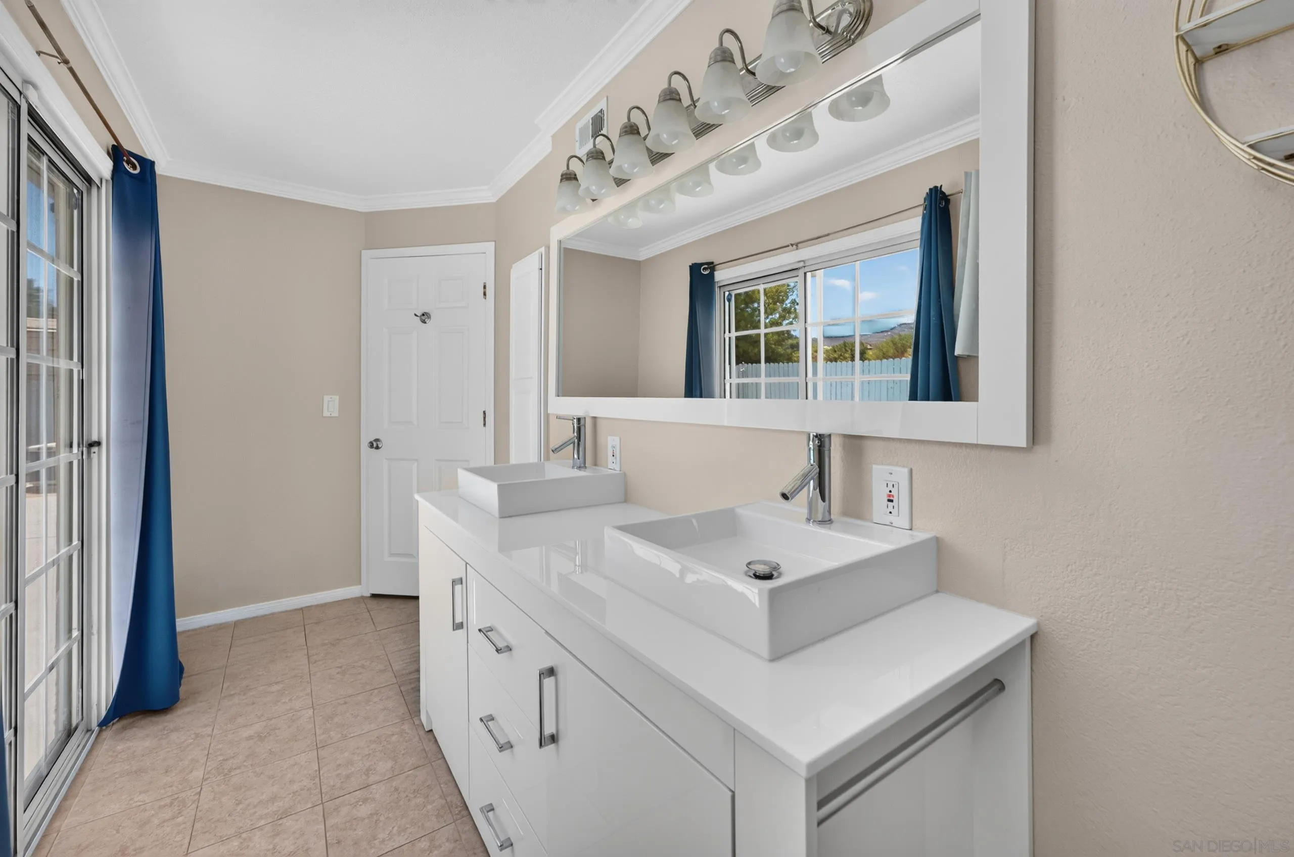 https://cdn.realtyfeed.com/cdn/127/260020850/f9b7dbb85686a69f10e8be2fe72fbb2c.webp