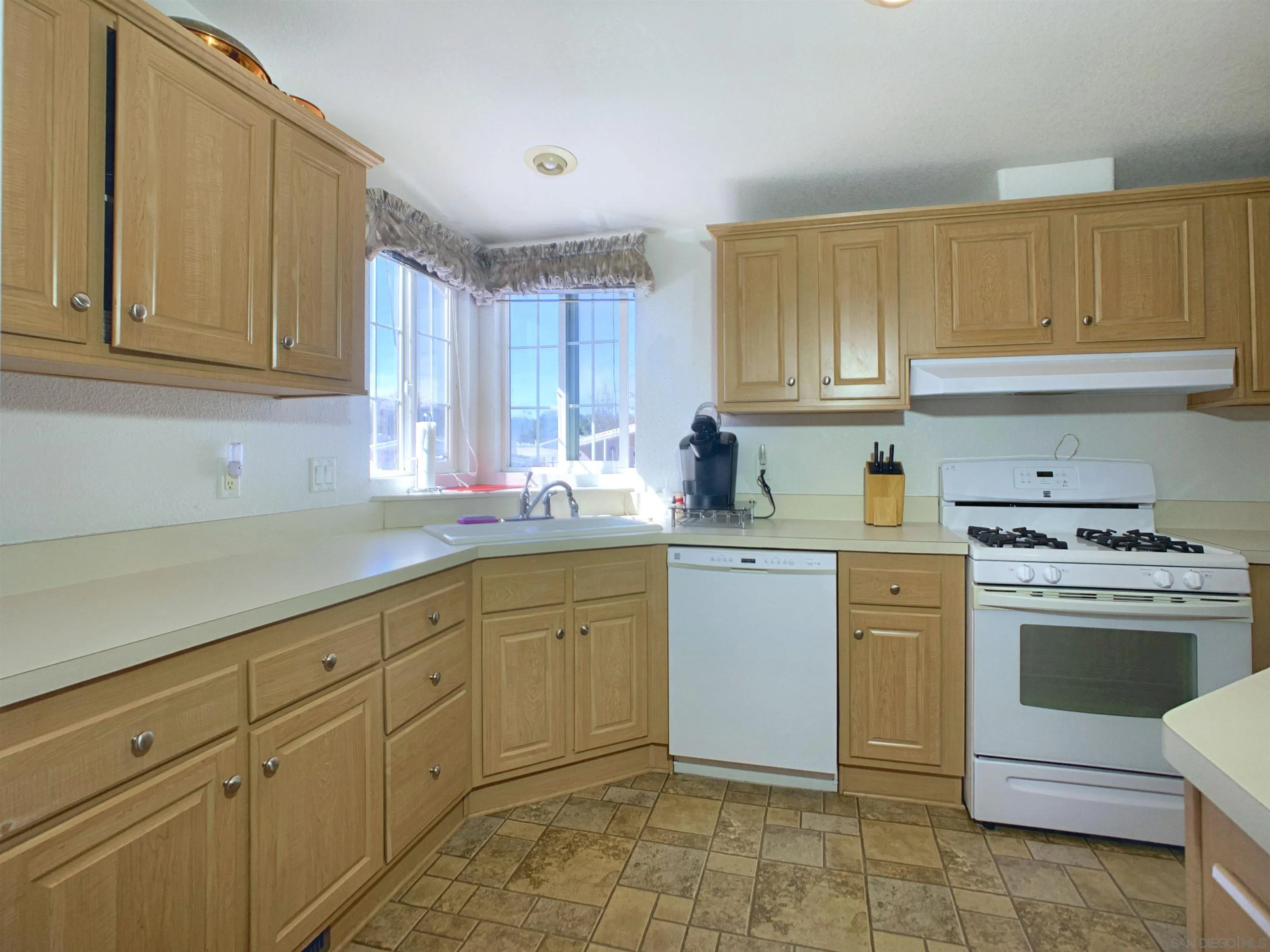 https://cdn.realtyfeed.com/cdn/127/260020852/8b0e06af5c74c16c58171329e62d6610.webp