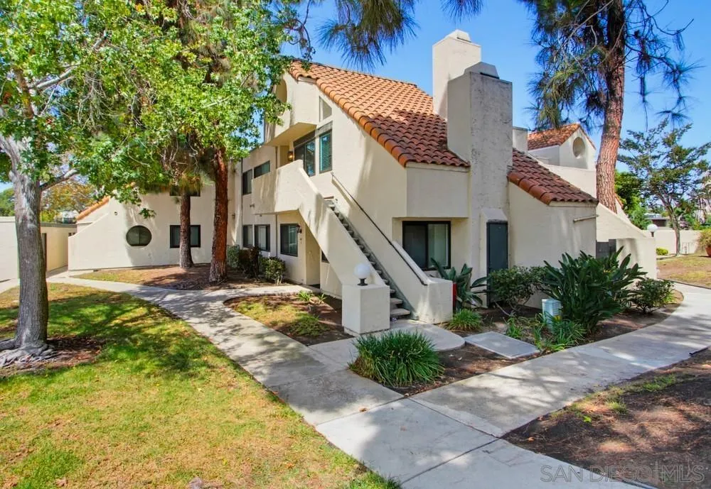387 N Melrose Unit D, Vista, CA 92083 - Main photo, Vista, CA