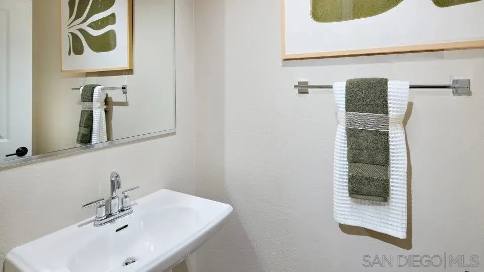 https://cdn.realtyfeed.com/cdn/127/260020855/7fae9b52227b4ce994bfaee58e32d5ff.webp