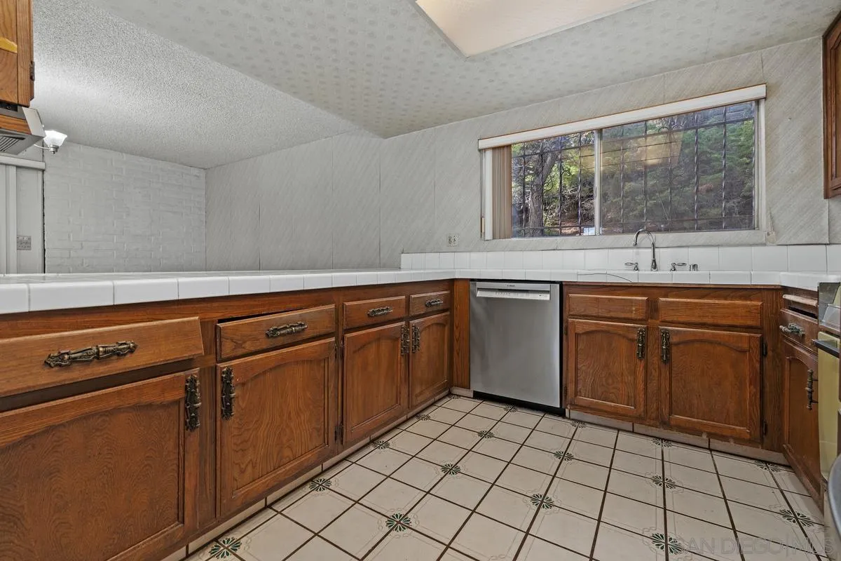 https://cdn.realtyfeed.com/cdn/127/260020860/794e146571289c2668ac5b8fc1d99c19.webp