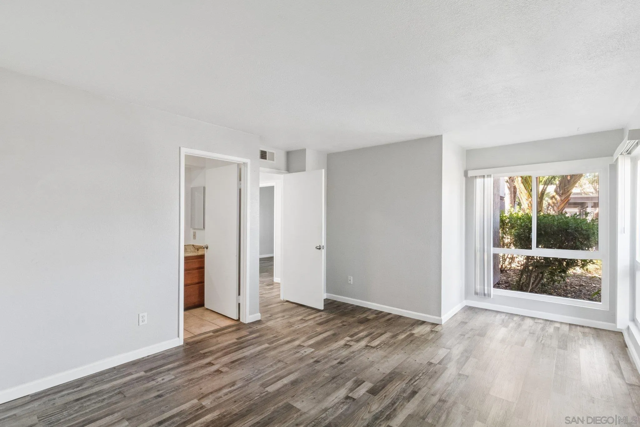https://cdn.realtyfeed.com/cdn/127/260020864/2bfecd338adde7adbf1bdde5890874eb.webp