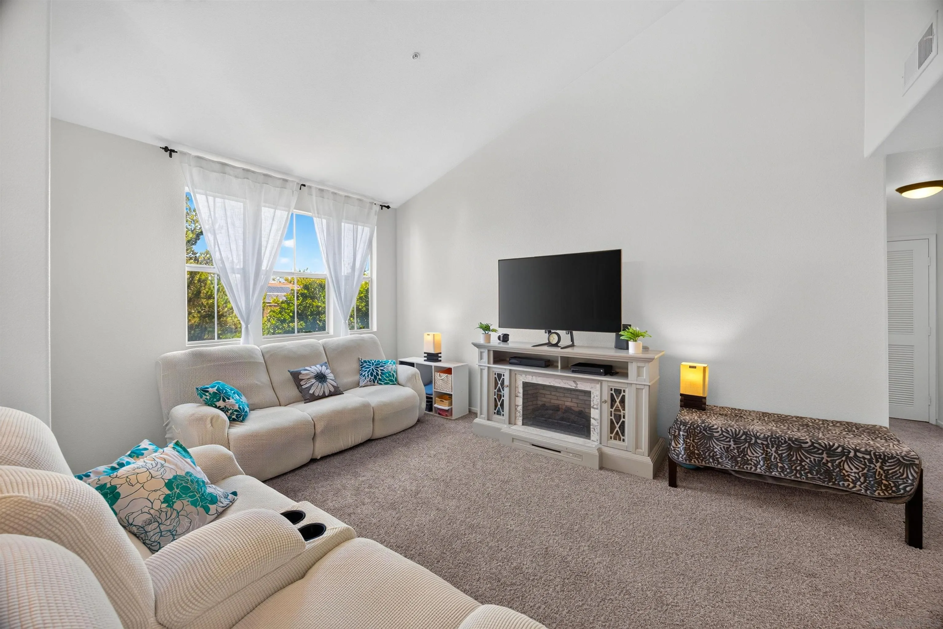 https://cdn.realtyfeed.com/cdn/127/260020866/005c78c7521fe4d743a70ee5477d9e6e.webp