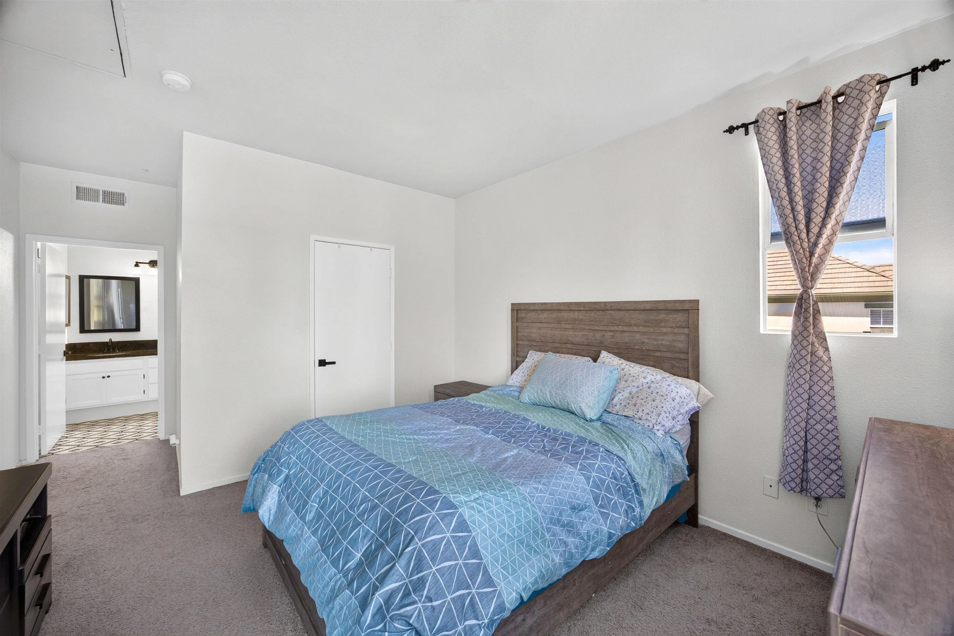 https://cdn.realtyfeed.com/cdn/127/260020866/e2ee106cc3b35e1aa9aacb2559aef784.webp