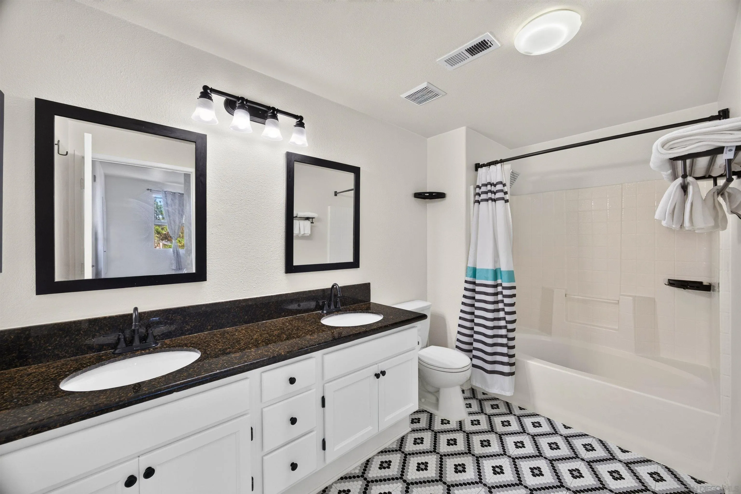 https://cdn.realtyfeed.com/cdn/127/260020866/fae4bcd5f996310a2cc4361246f80347.webp