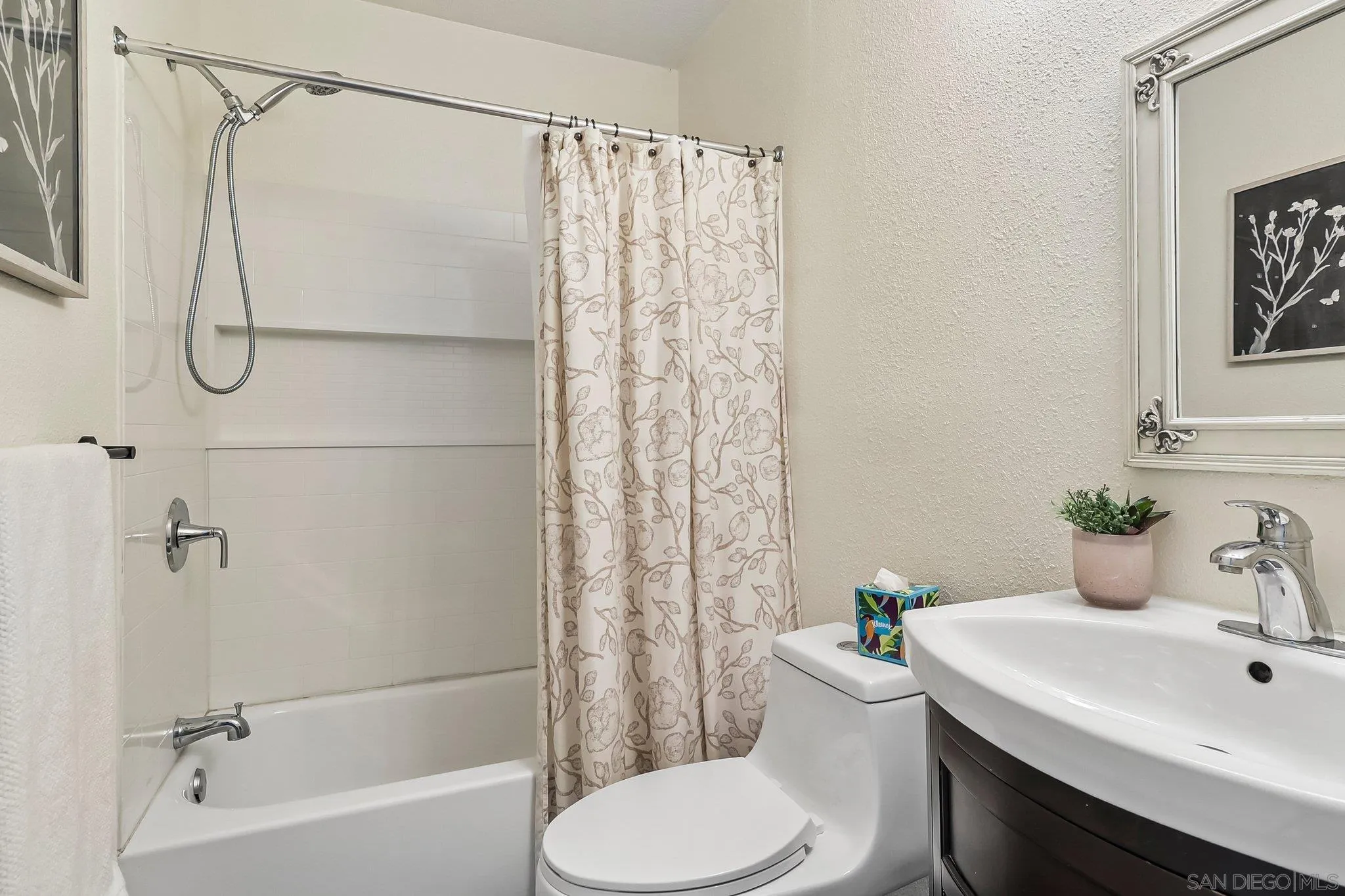 https://cdn.realtyfeed.com/cdn/127/260020870/469b75ff6a187c6b2a0d4280bb999f2e.webp