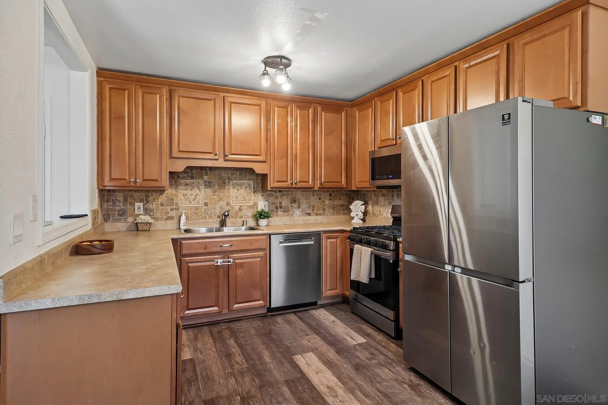 https://cdn.realtyfeed.com/cdn/127/260020870/fe688cfa5a3585d9adea08028e5f32ee.webp