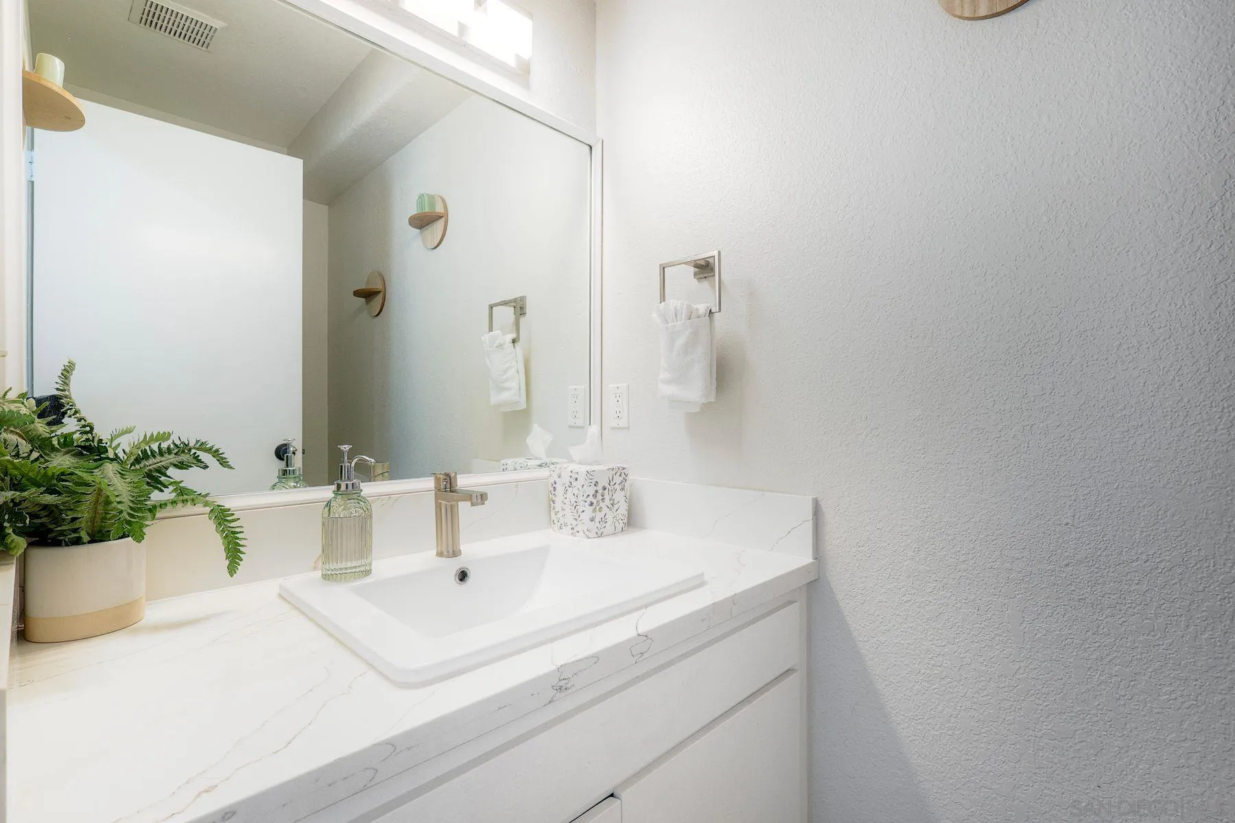 https://cdn.realtyfeed.com/cdn/127/260020872/0df0d5042200235e3548d5886780751f.webp