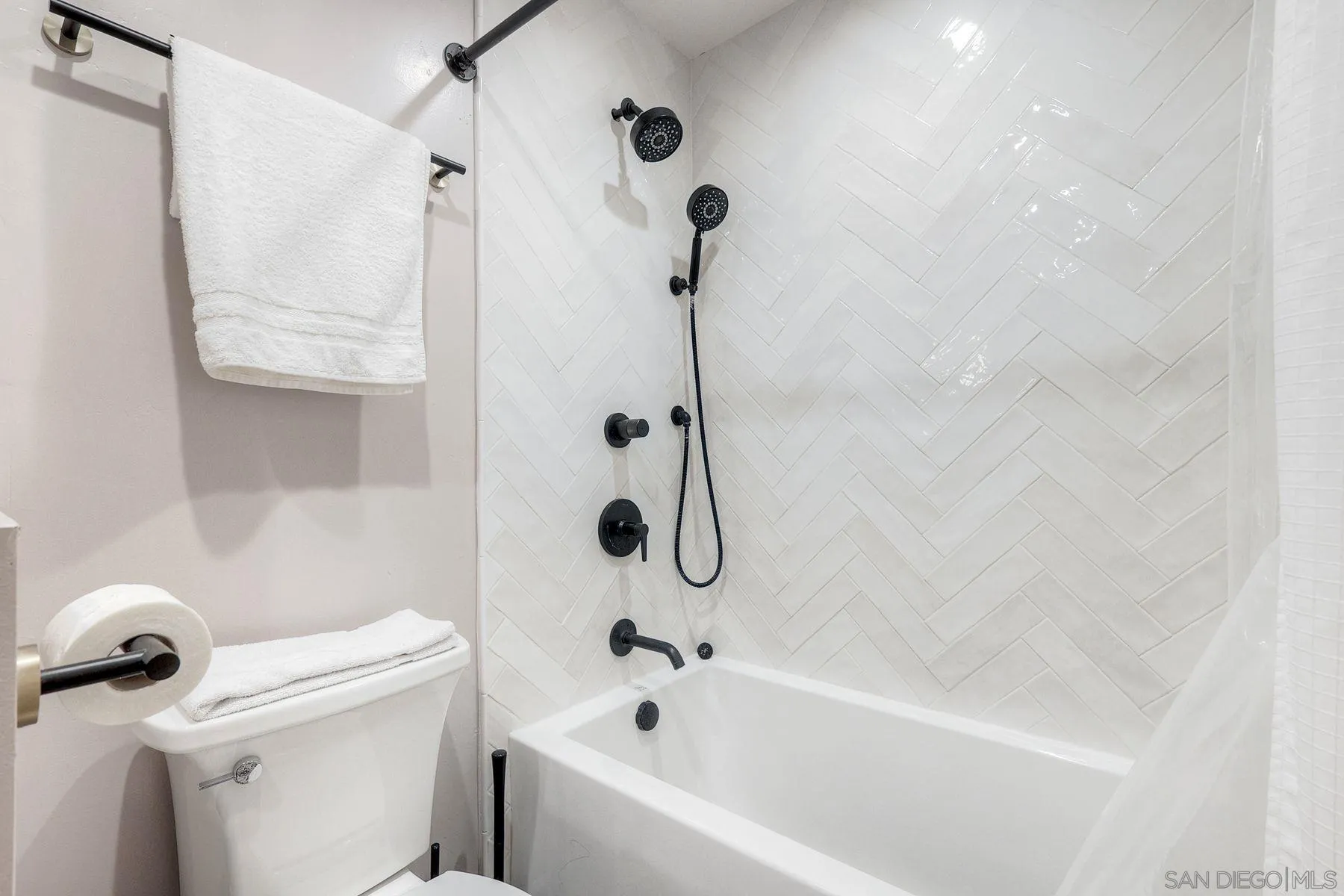 https://cdn.realtyfeed.com/cdn/127/260020872/19ba91b79ac07b7a13422f0c2b95dcb7.webp