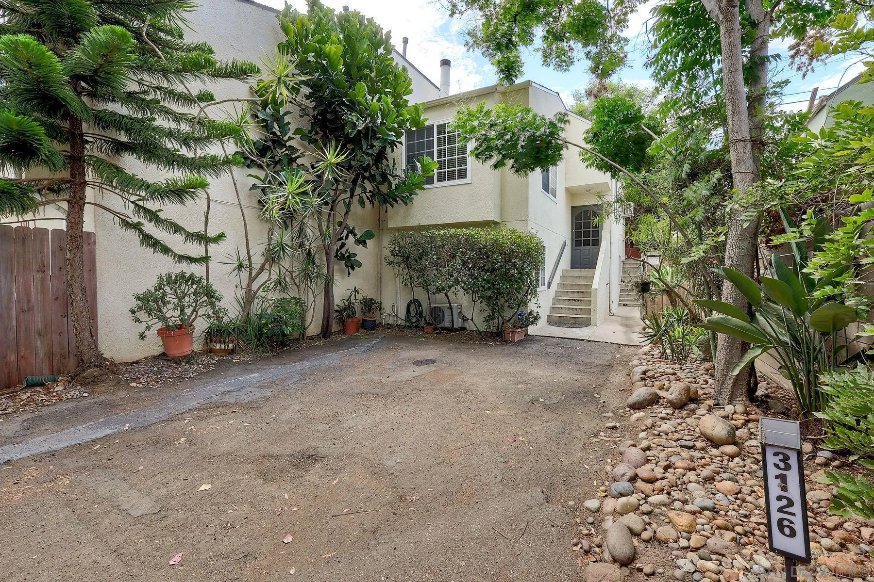 https://cdn.realtyfeed.com/cdn/127/260020872/8d416bf735d9a0fe126d9376e12a1add.webp
