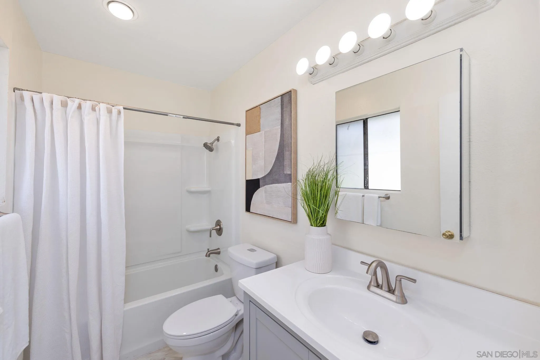https://cdn.realtyfeed.com/cdn/127/260020875/1cedeee02cf3e0a9de90a6bee26074e8.webp