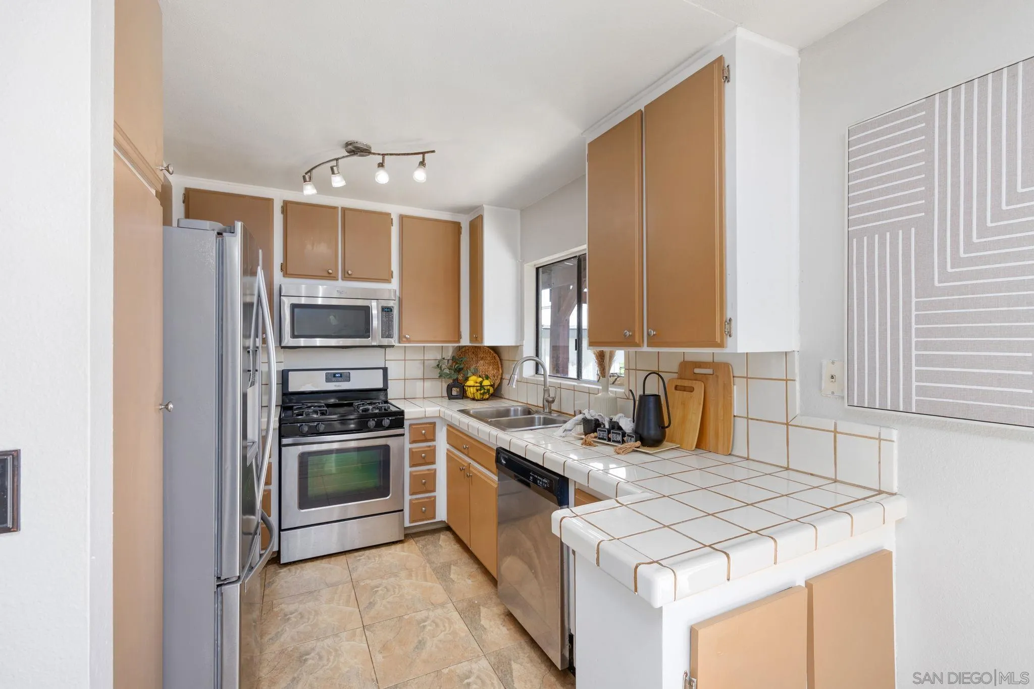 https://cdn.realtyfeed.com/cdn/127/260020875/c8788a346239da639c88627b665af709.webp