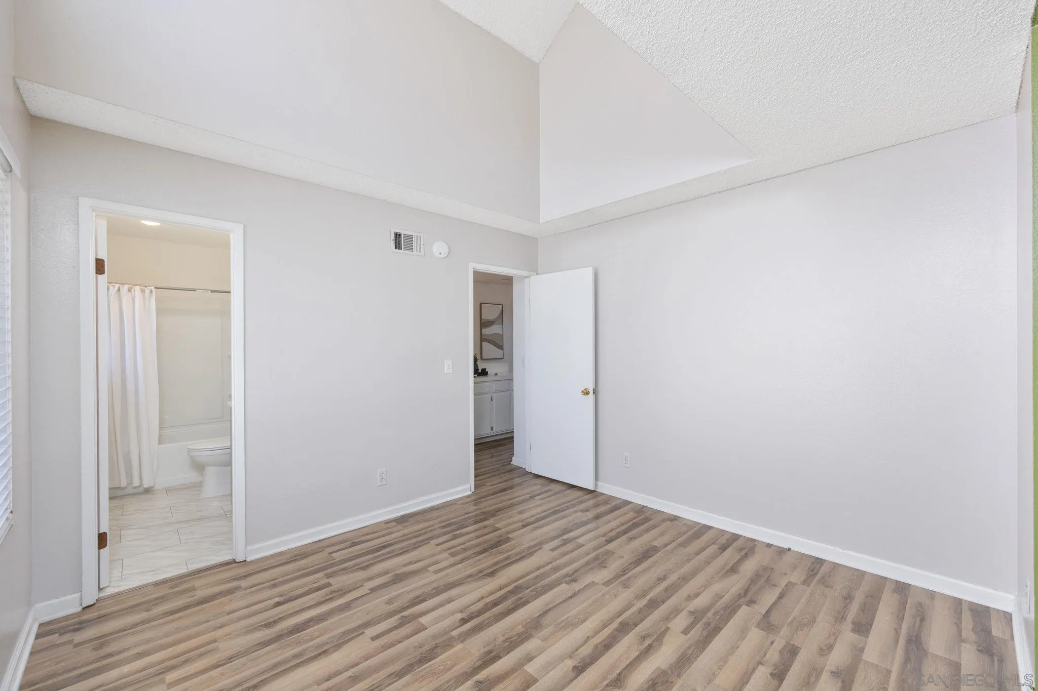 https://cdn.realtyfeed.com/cdn/127/260020875/fef073f1e156f1fffbdd0e6696122b4f.webp