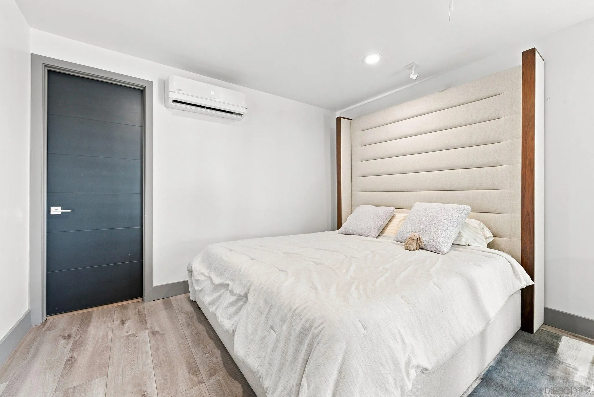 https://cdn.realtyfeed.com/cdn/127/260020876/5c04fb7744f4263e38cdee03846df365.webp