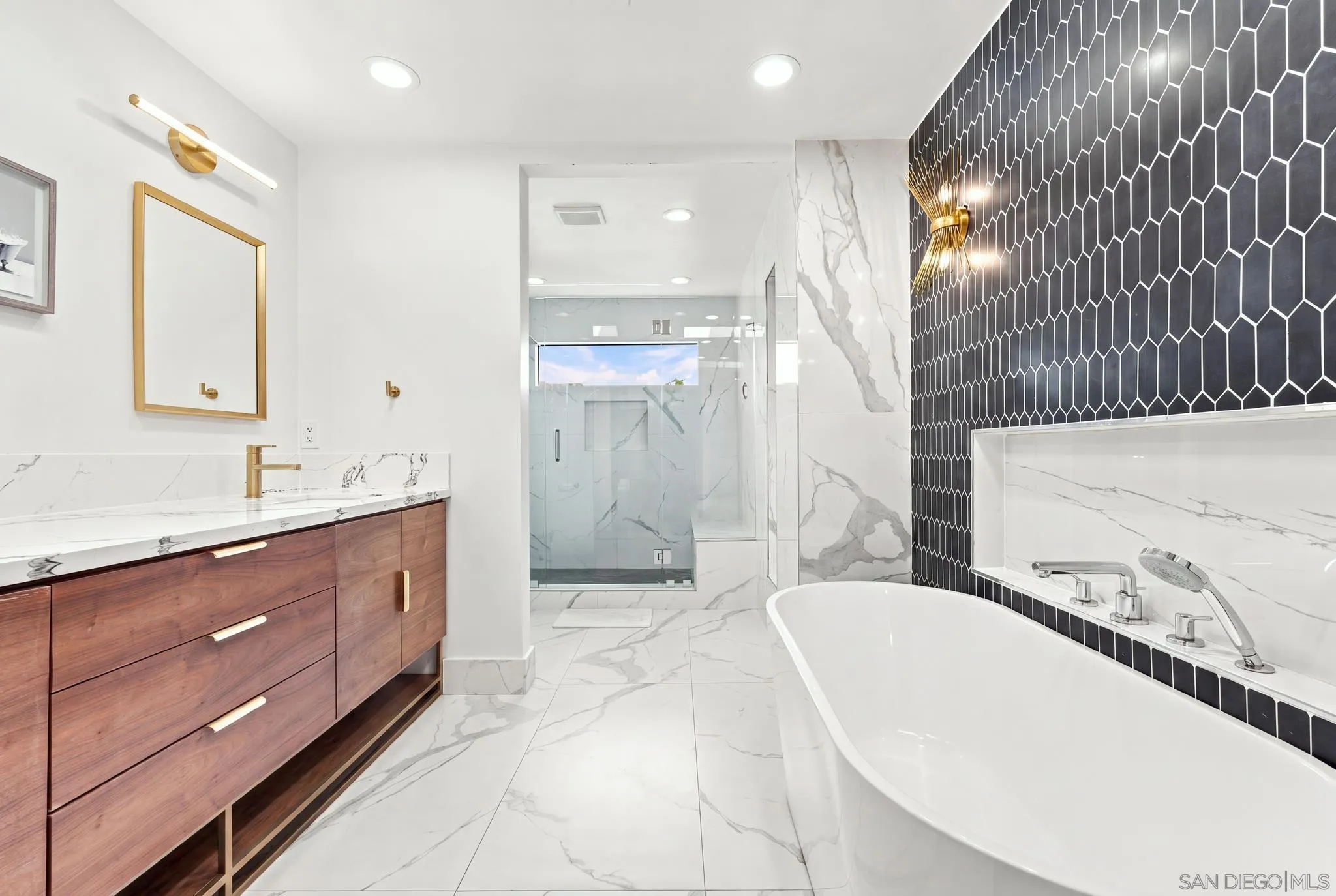 https://cdn.realtyfeed.com/cdn/127/260020876/e8738f3c220e76964cb40fae16cf5f2a.webp