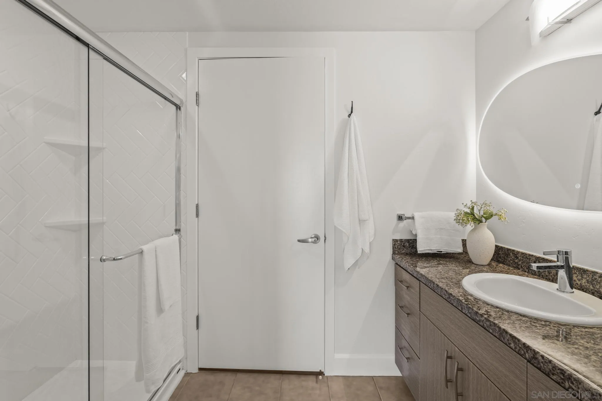 https://cdn.realtyfeed.com/cdn/127/260020881/359c60cb10e4611ef472085132f2e2a4.webp