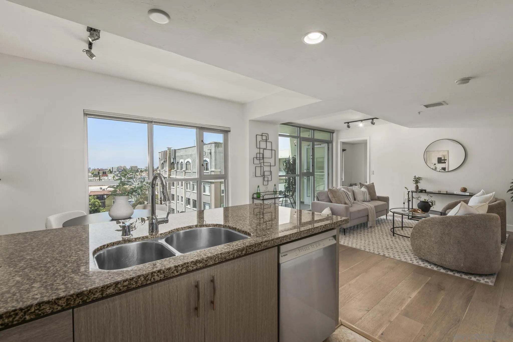 https://cdn.realtyfeed.com/cdn/127/260020881/6e750be8f1b853cec829211c302a9a1e.webp