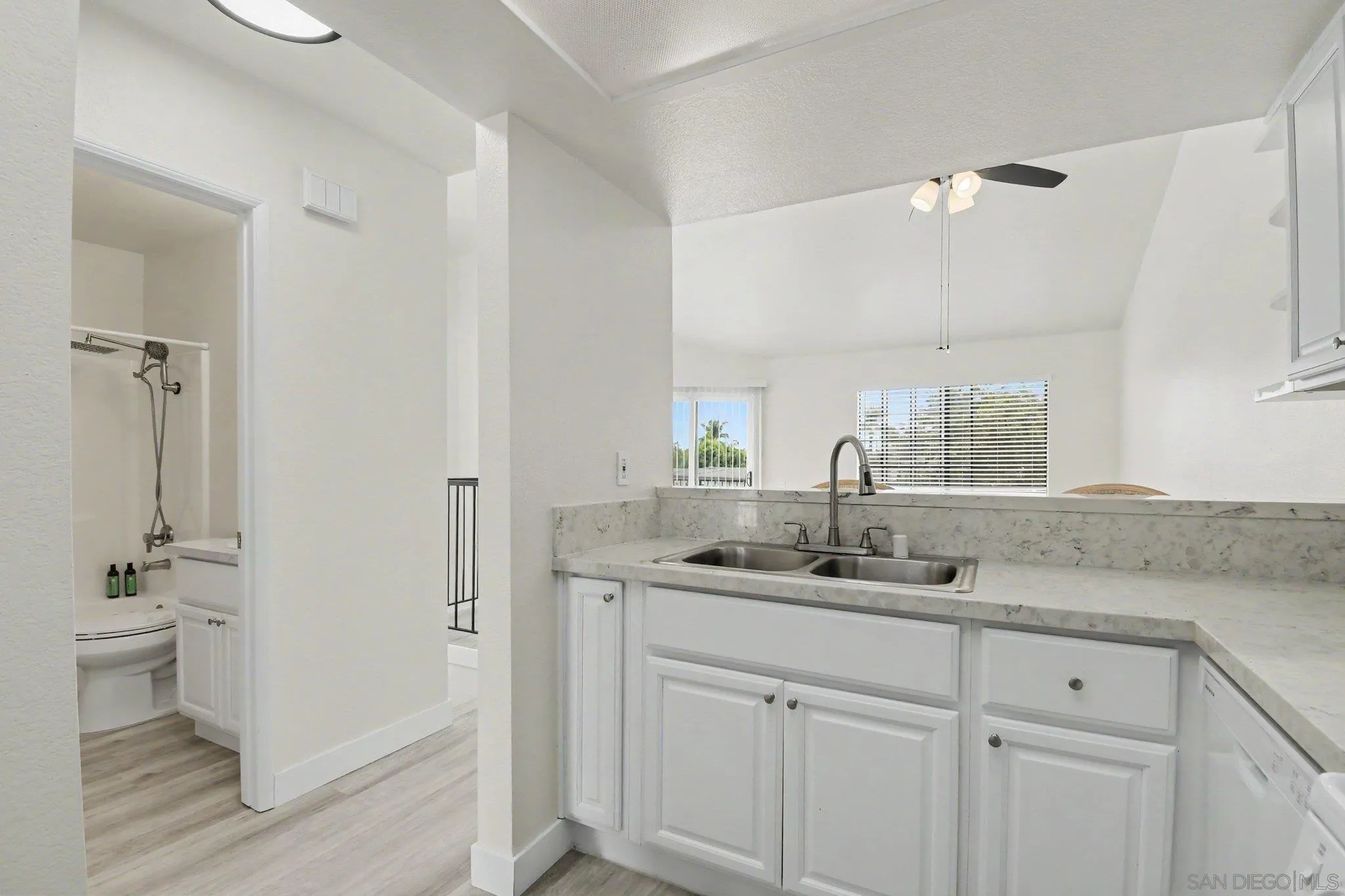 https://cdn.realtyfeed.com/cdn/127/260020887/742a6e50e7c9807a2af359cd59c9b87e.webp