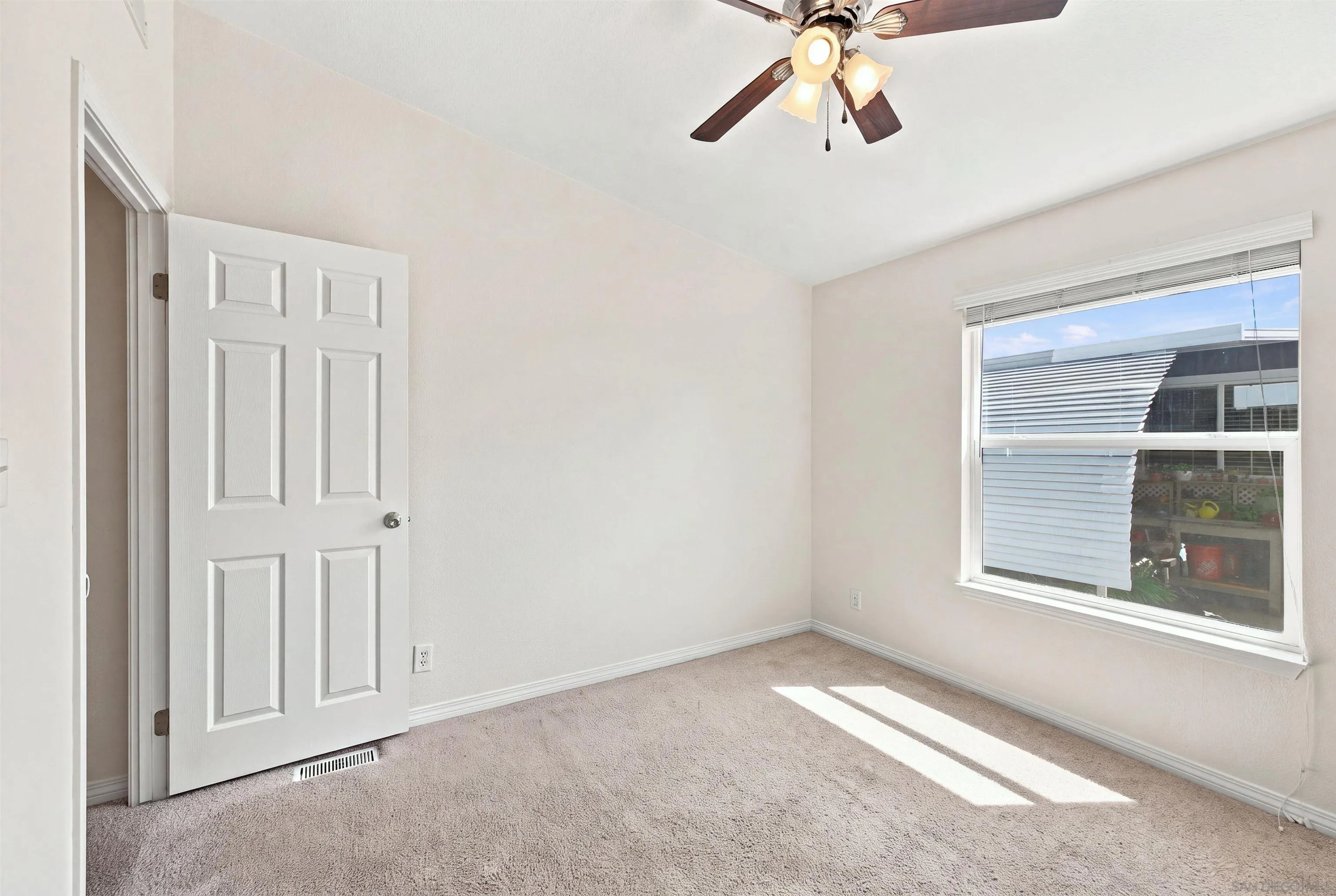https://cdn.realtyfeed.com/cdn/127/260020892/1588f54a5e754bf82db3729d80b00a74.webp