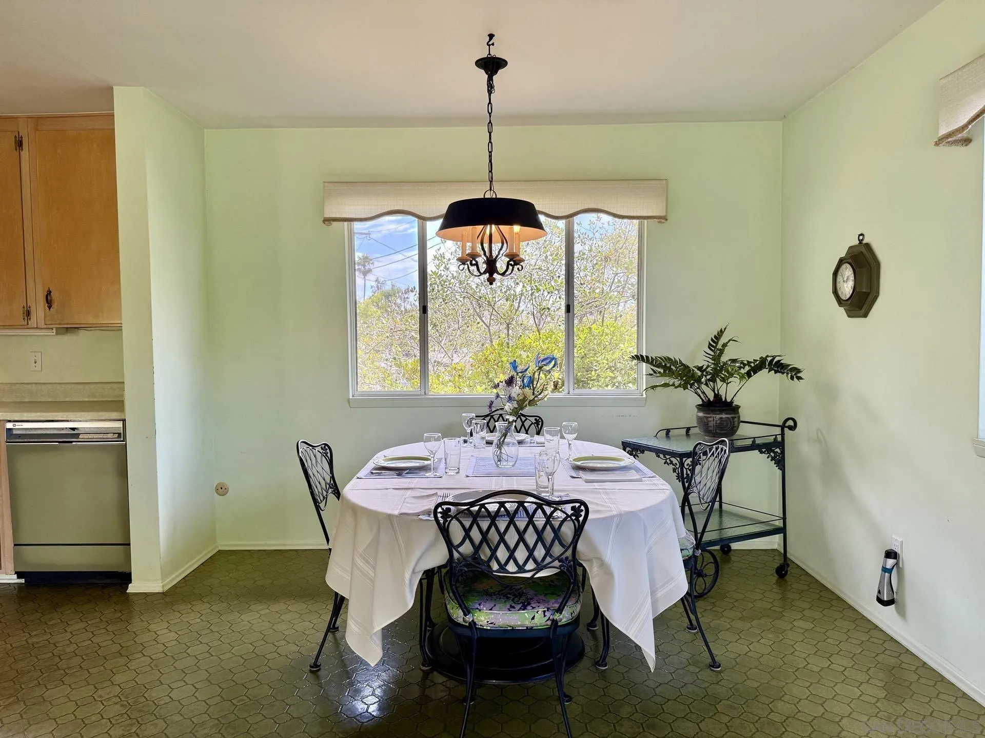 https://cdn.realtyfeed.com/cdn/127/260020895/08c0acb37ea18c761757b60219ddd0ac.webp