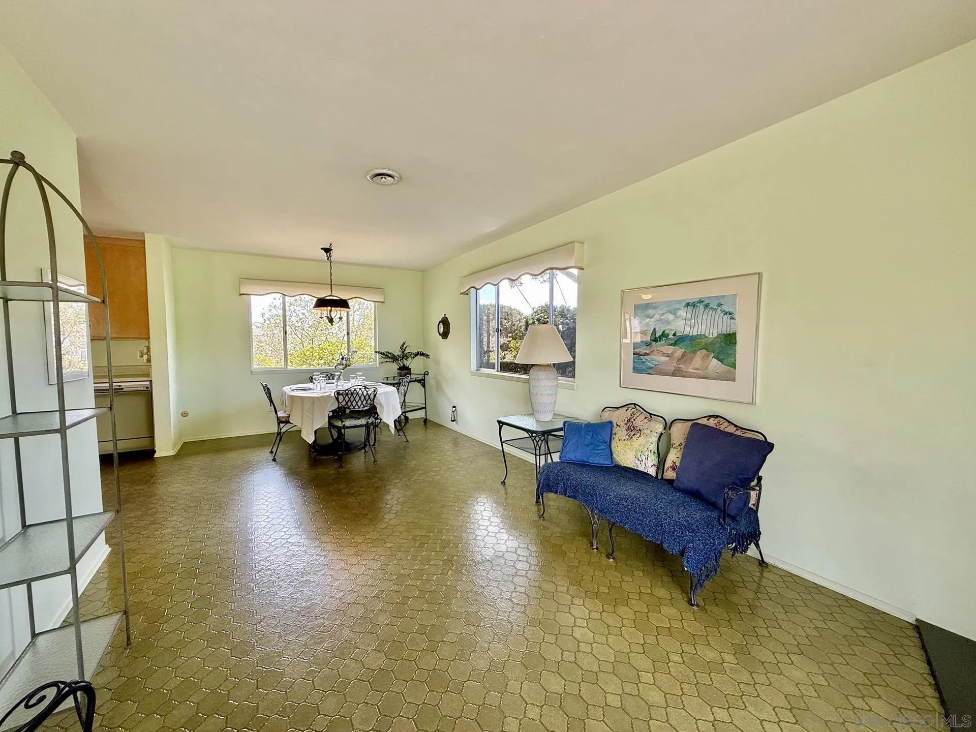 https://cdn.realtyfeed.com/cdn/127/260020895/2421160e8742934d88204ed46bcaeea7.webp