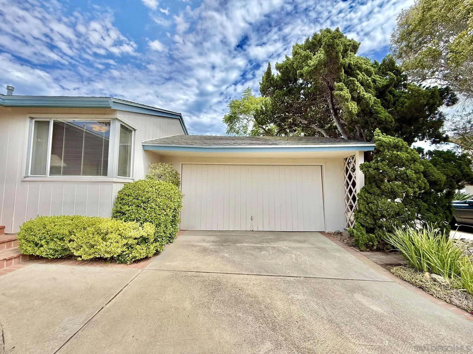 https://cdn.realtyfeed.com/cdn/127/260020895/482f1aa99292e06eedecb898cc48b9e1.webp