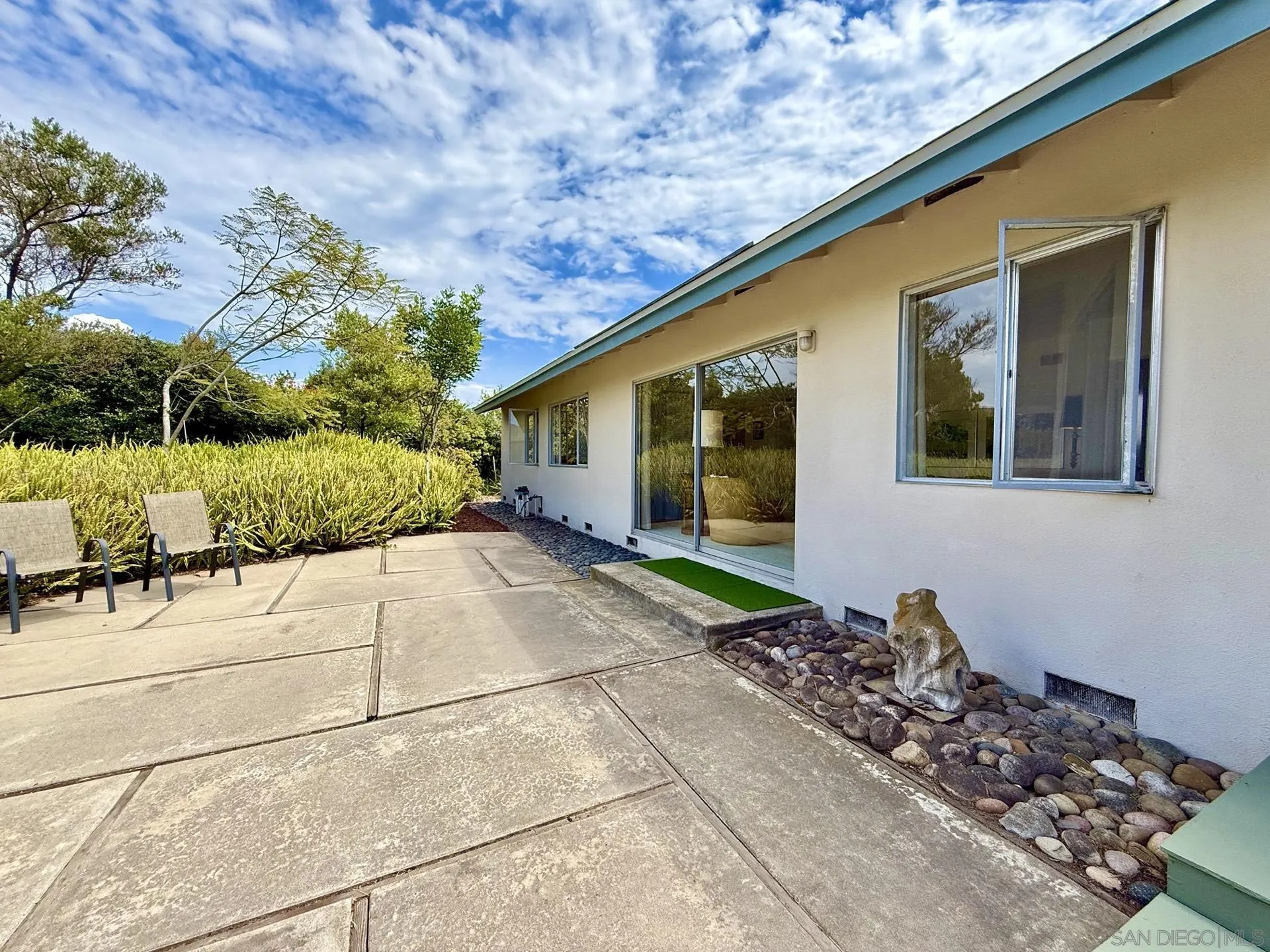 https://cdn.realtyfeed.com/cdn/127/260020895/660857f8725a8b84f7484674fa1d3ad1.webp